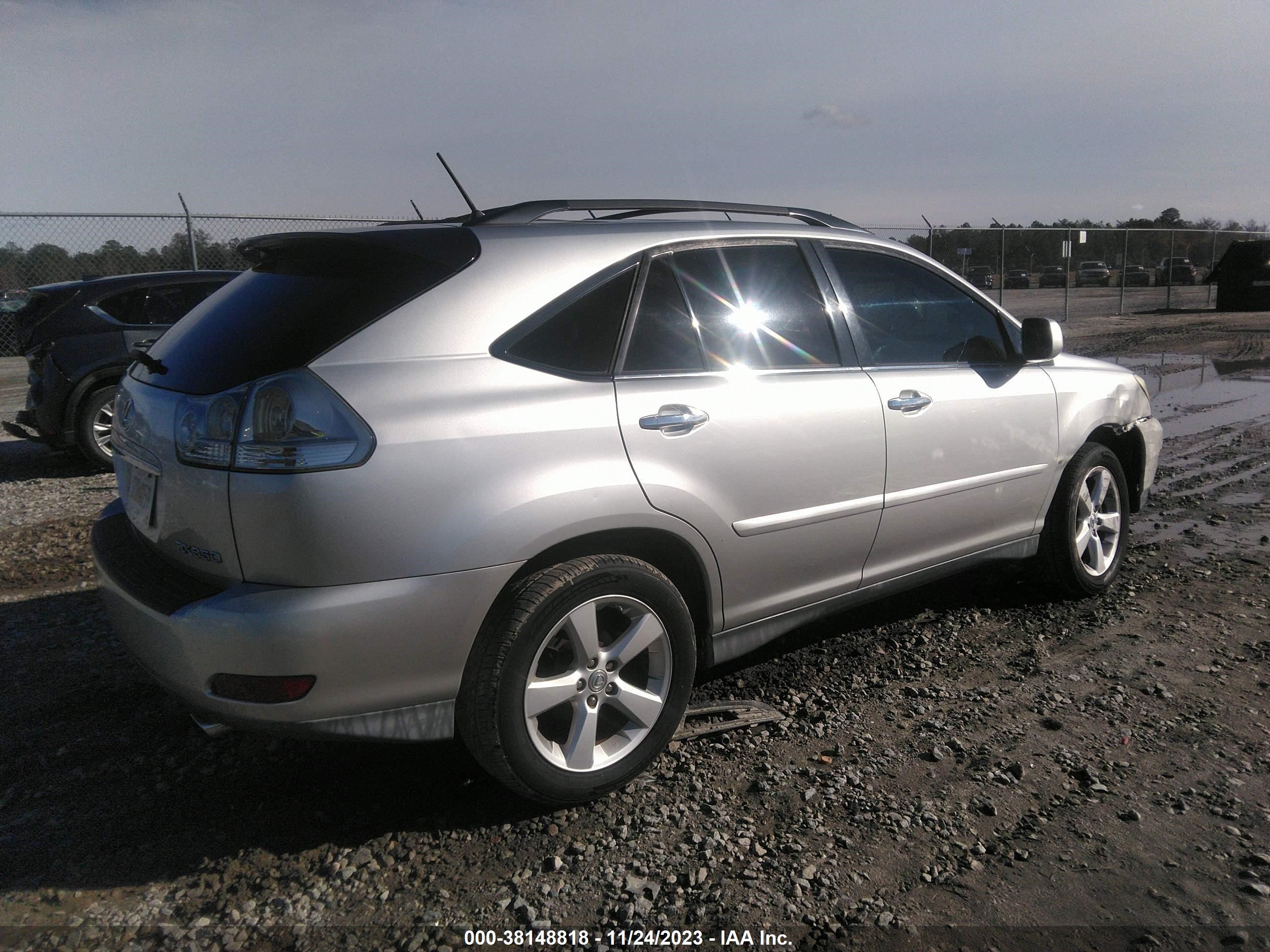 Photo 3 VIN: 2T2GK31U38C047385 - LEXUS RX 