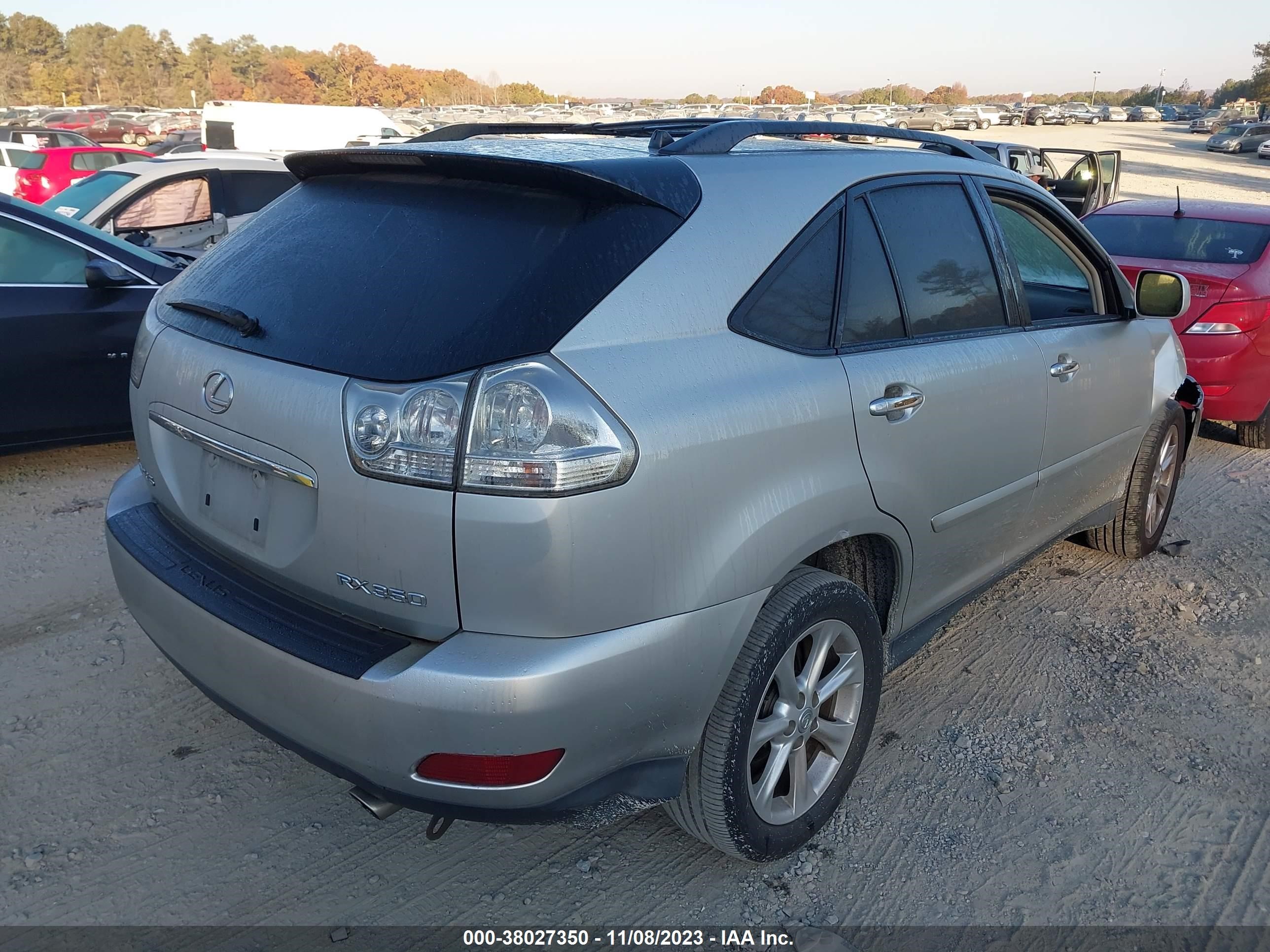 Photo 3 VIN: 2T2GK31U38C052411 - LEXUS RX 