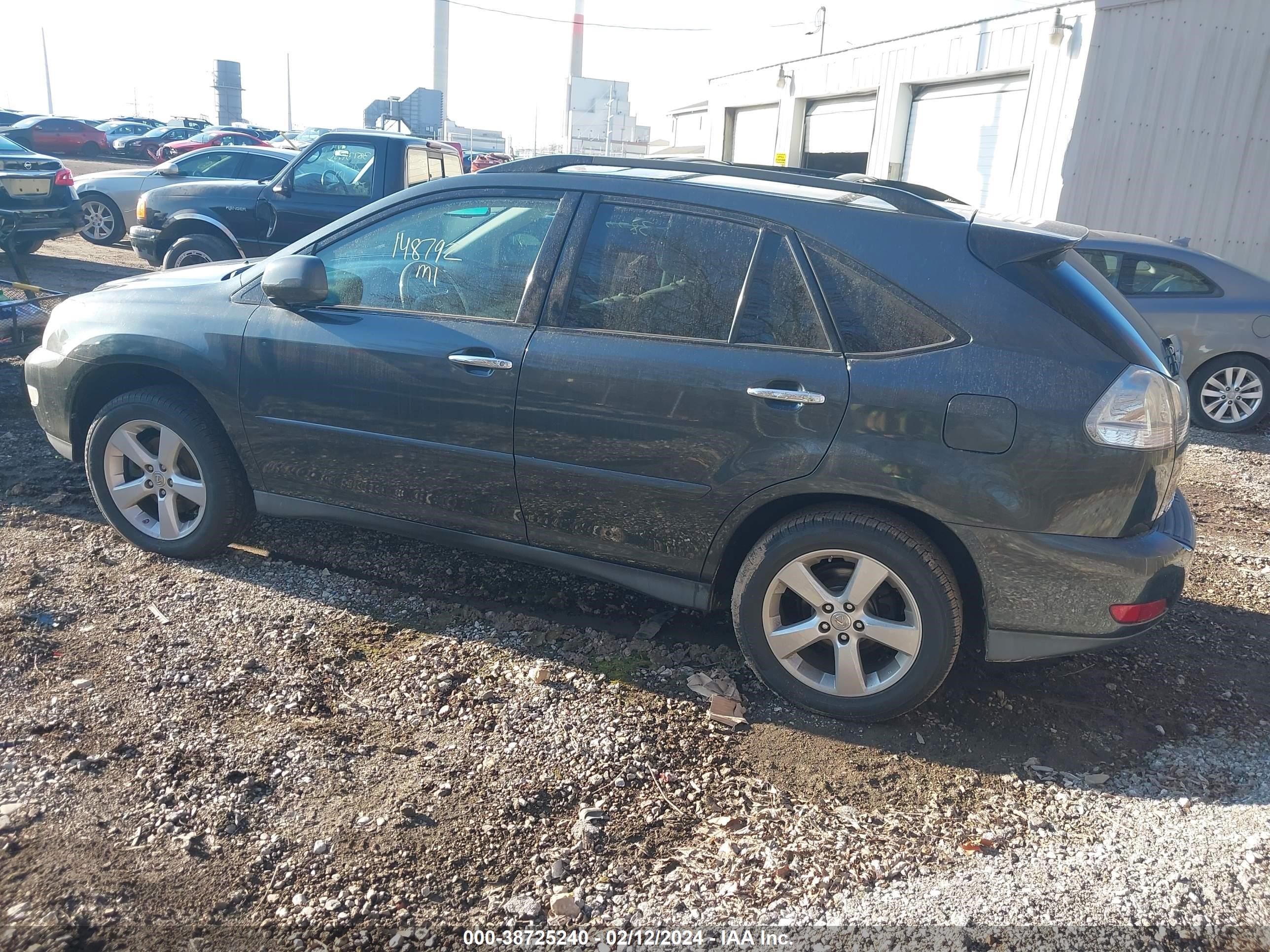 Photo 2 VIN: 2T2GK31U48C052112 - LEXUS RX 