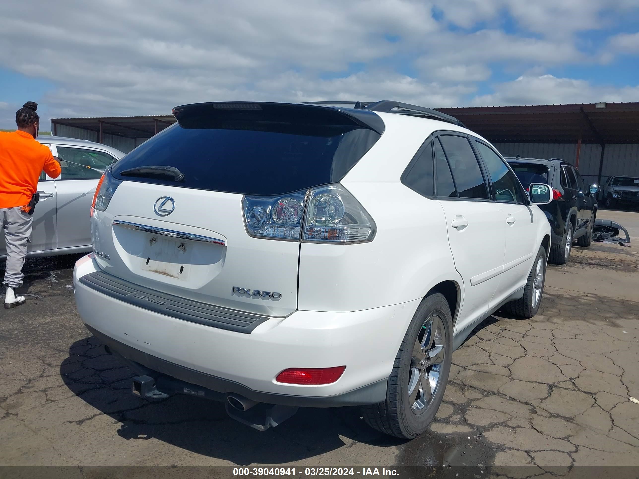 Photo 3 VIN: 2T2GK31U67C012421 - LEXUS RX 