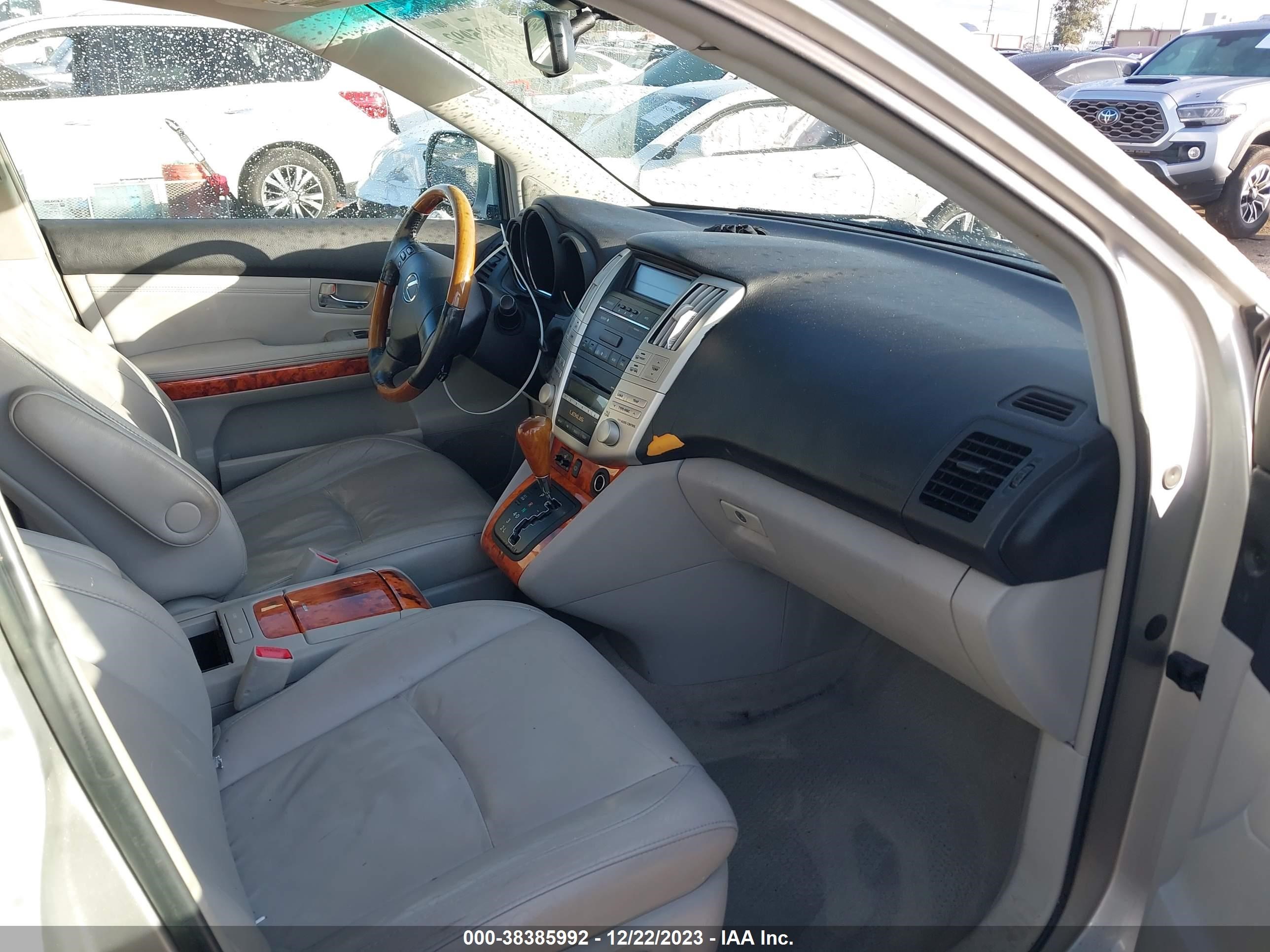 Photo 4 VIN: 2T2GK31U88C054350 - LEXUS RX 