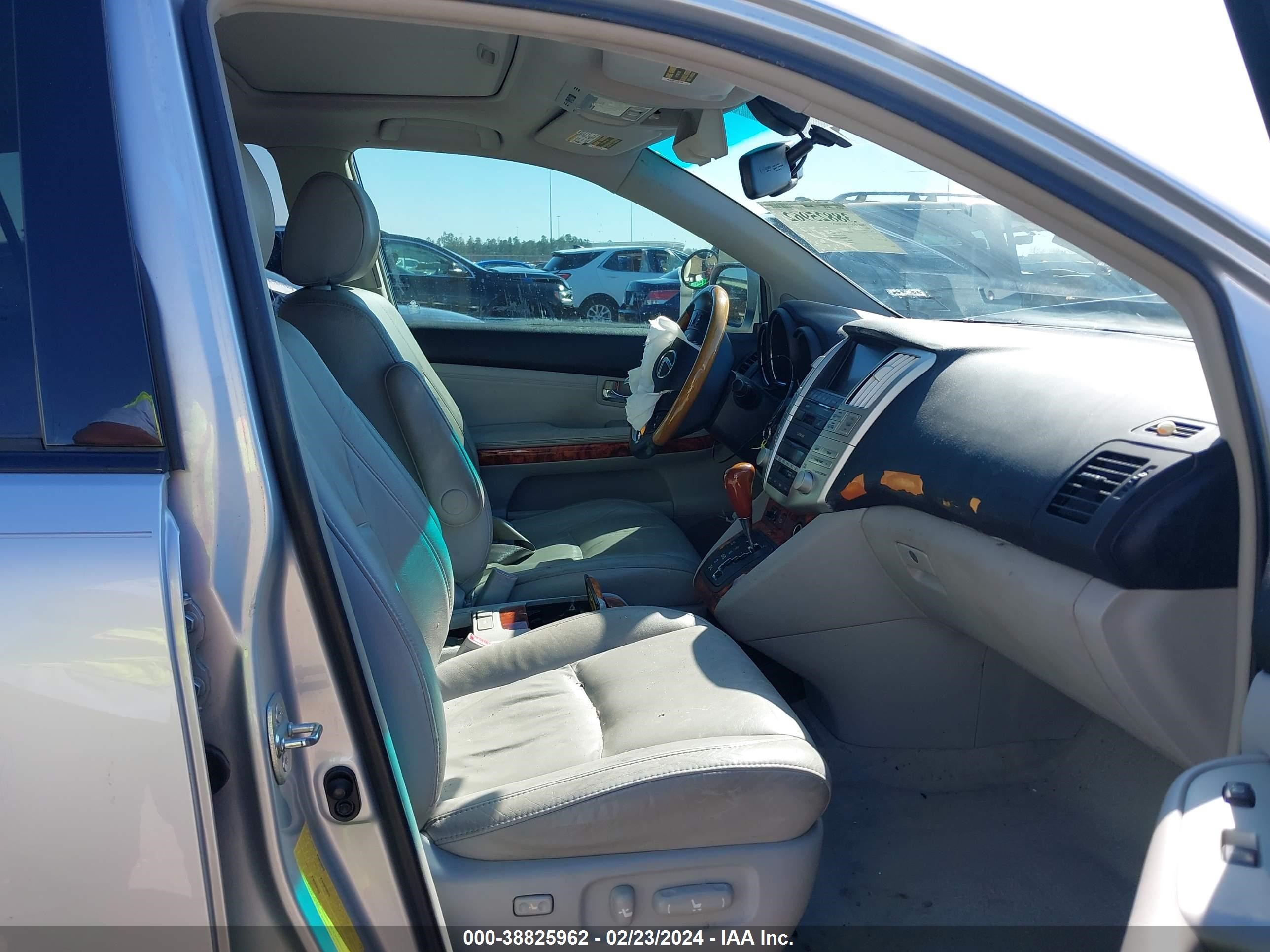 Photo 4 VIN: 2T2GK31U89C075202 - LEXUS RX 