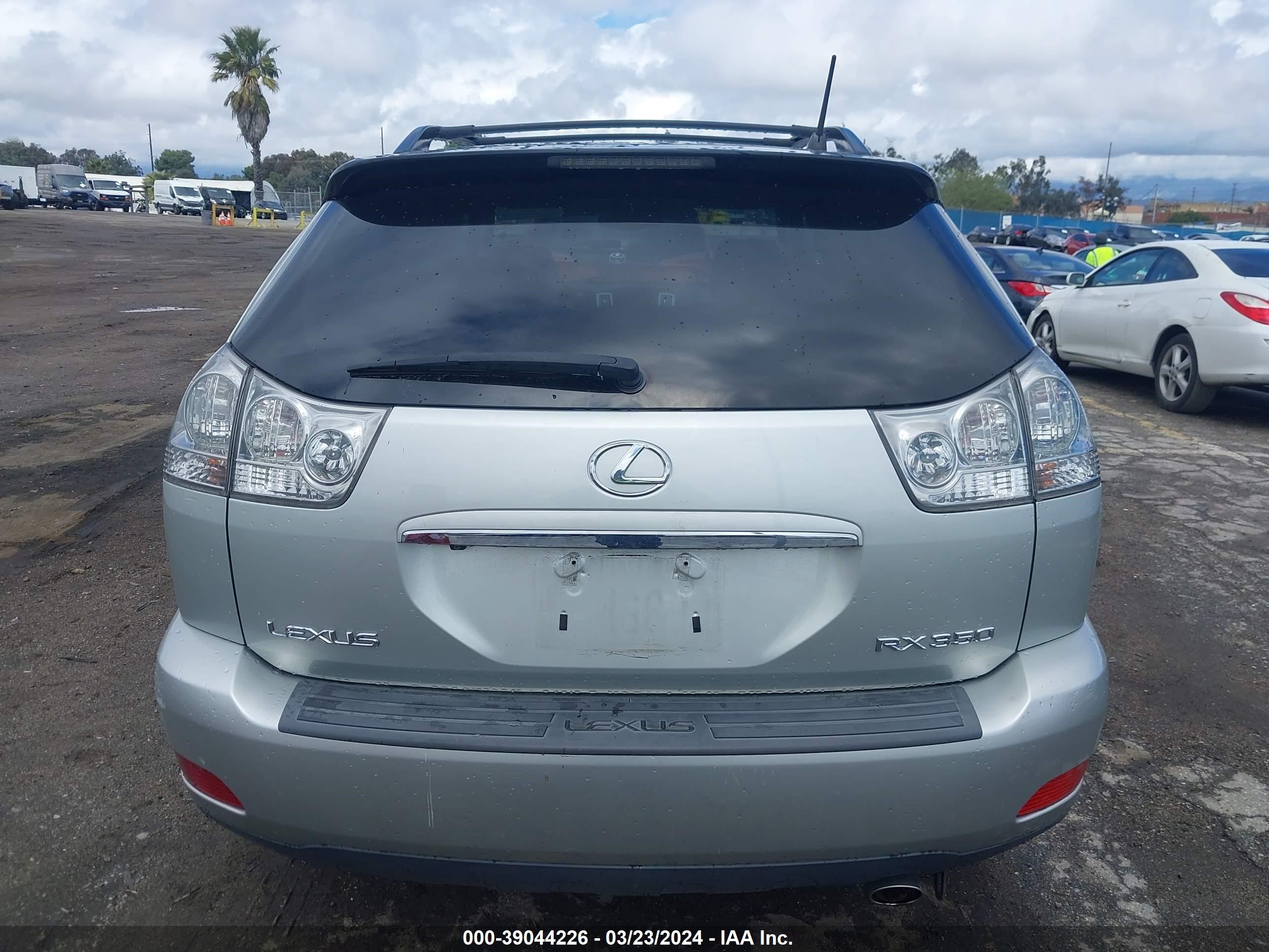 Photo 15 VIN: 2T2GK31U97C002403 - LEXUS RX 