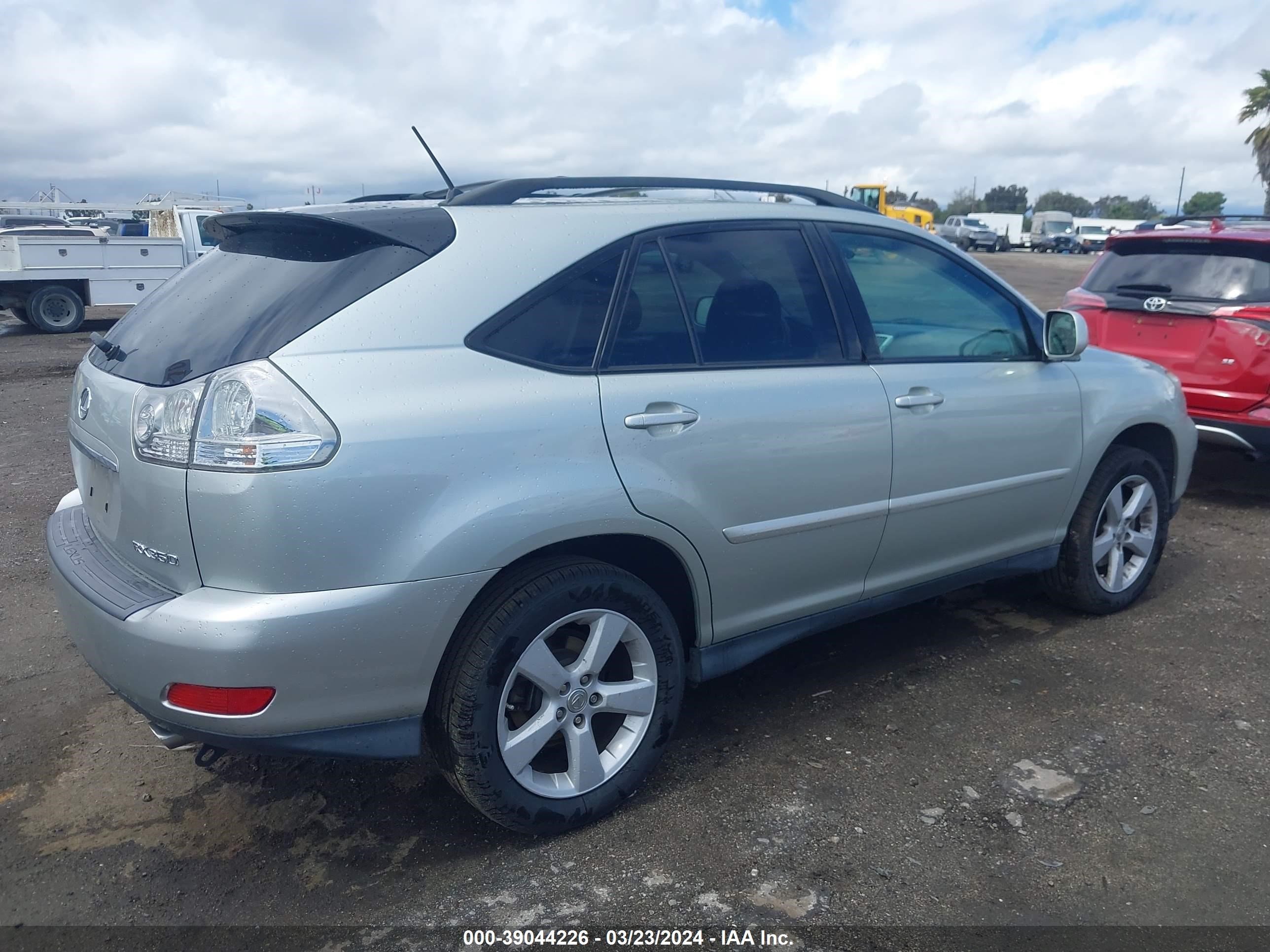 Photo 3 VIN: 2T2GK31U97C002403 - LEXUS RX 