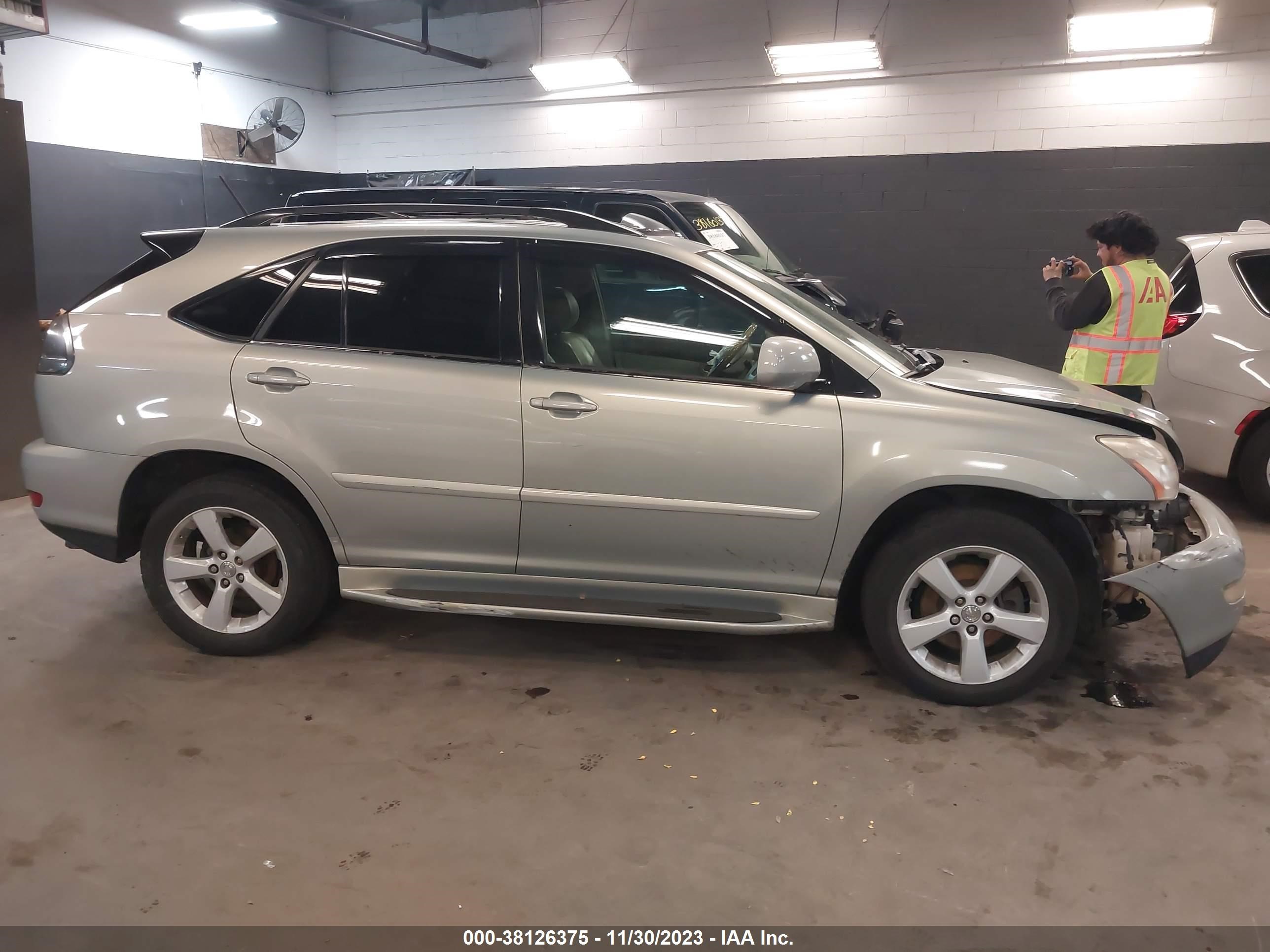 Photo 12 VIN: 2T2GK31U97C009609 - LEXUS RX 