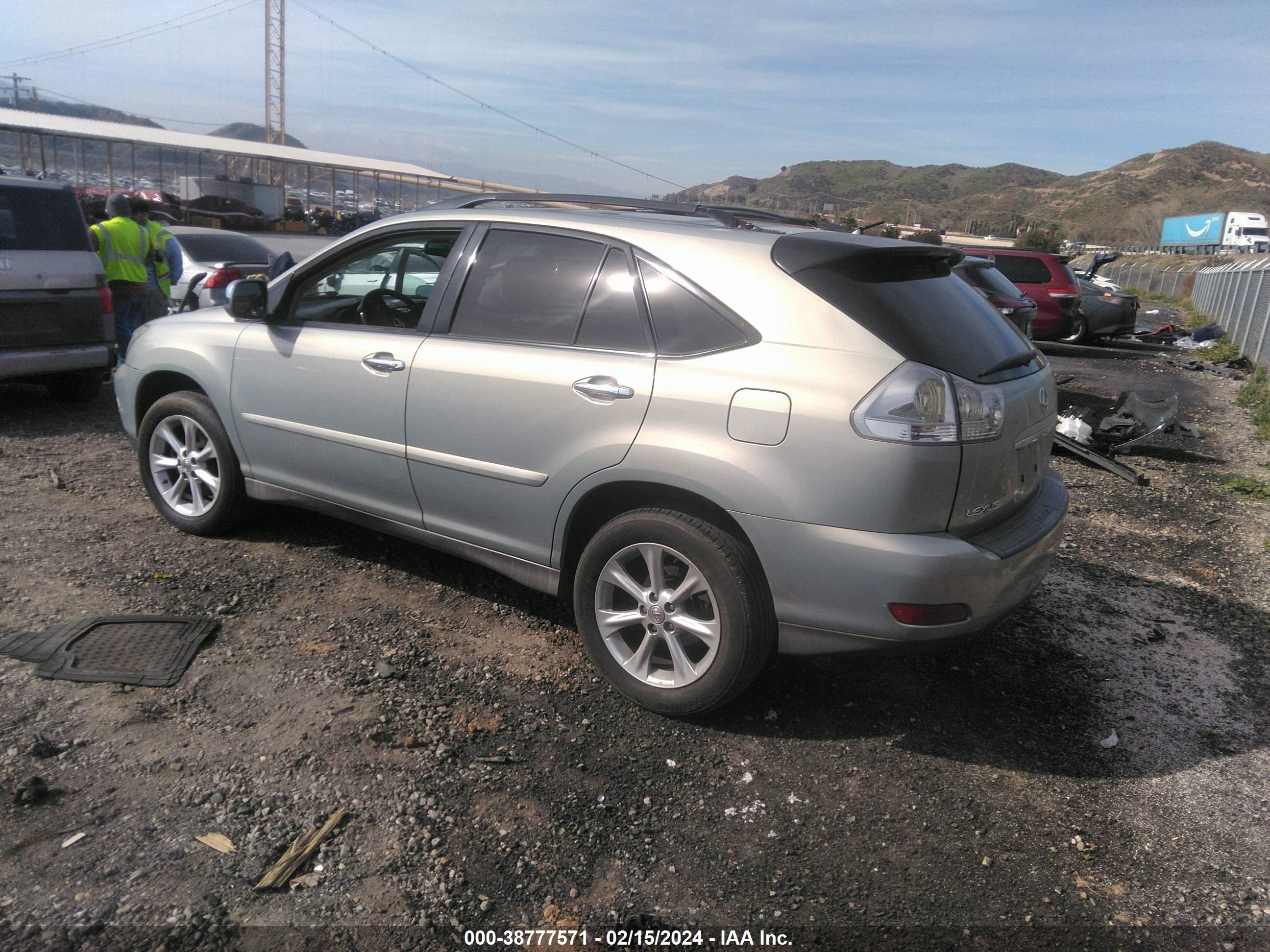 Photo 2 VIN: 2T2GK31UX8C051000 - LEXUS RX 