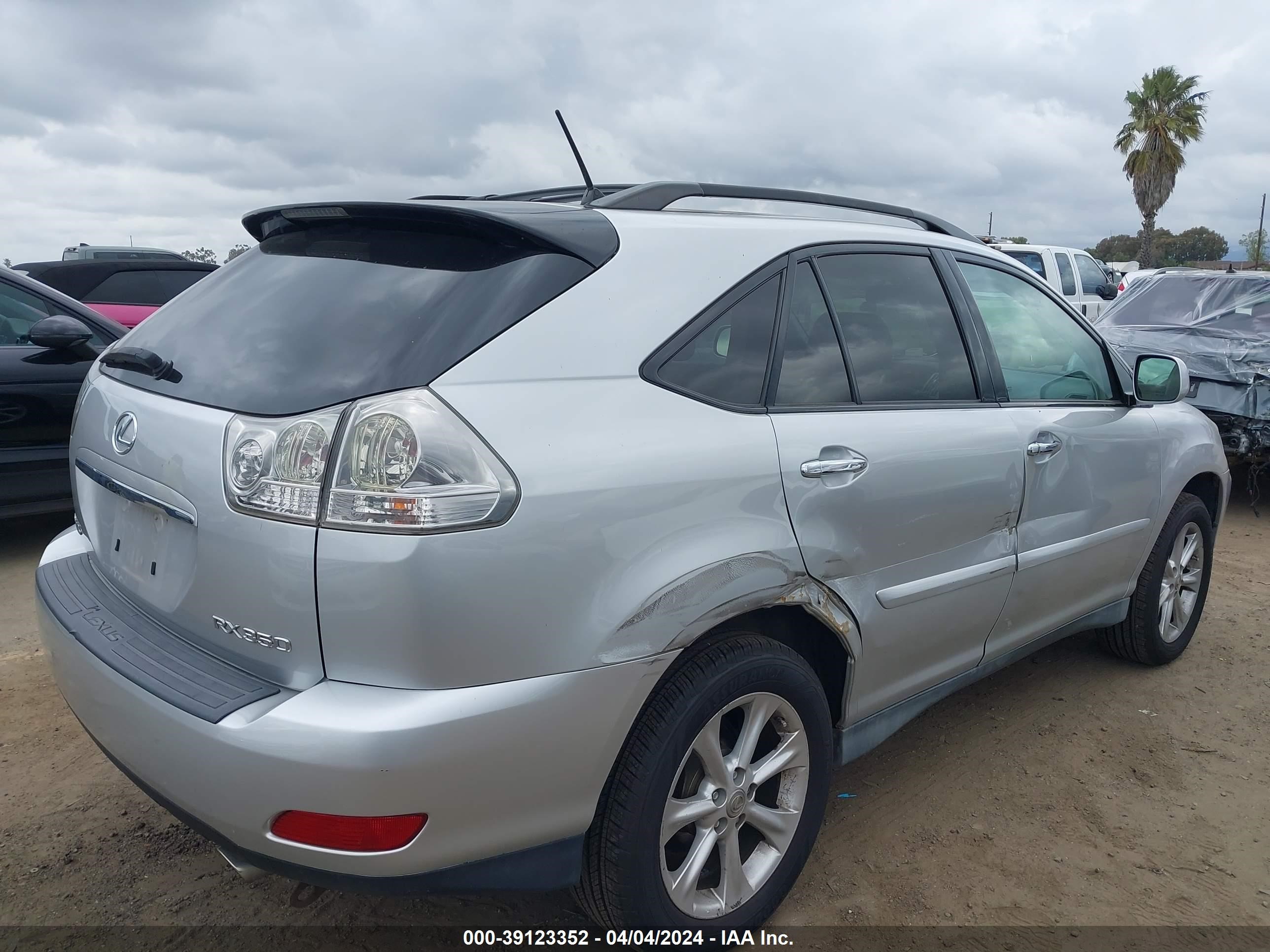 Photo 3 VIN: 2T2GK31UX9C061933 - LEXUS RX 