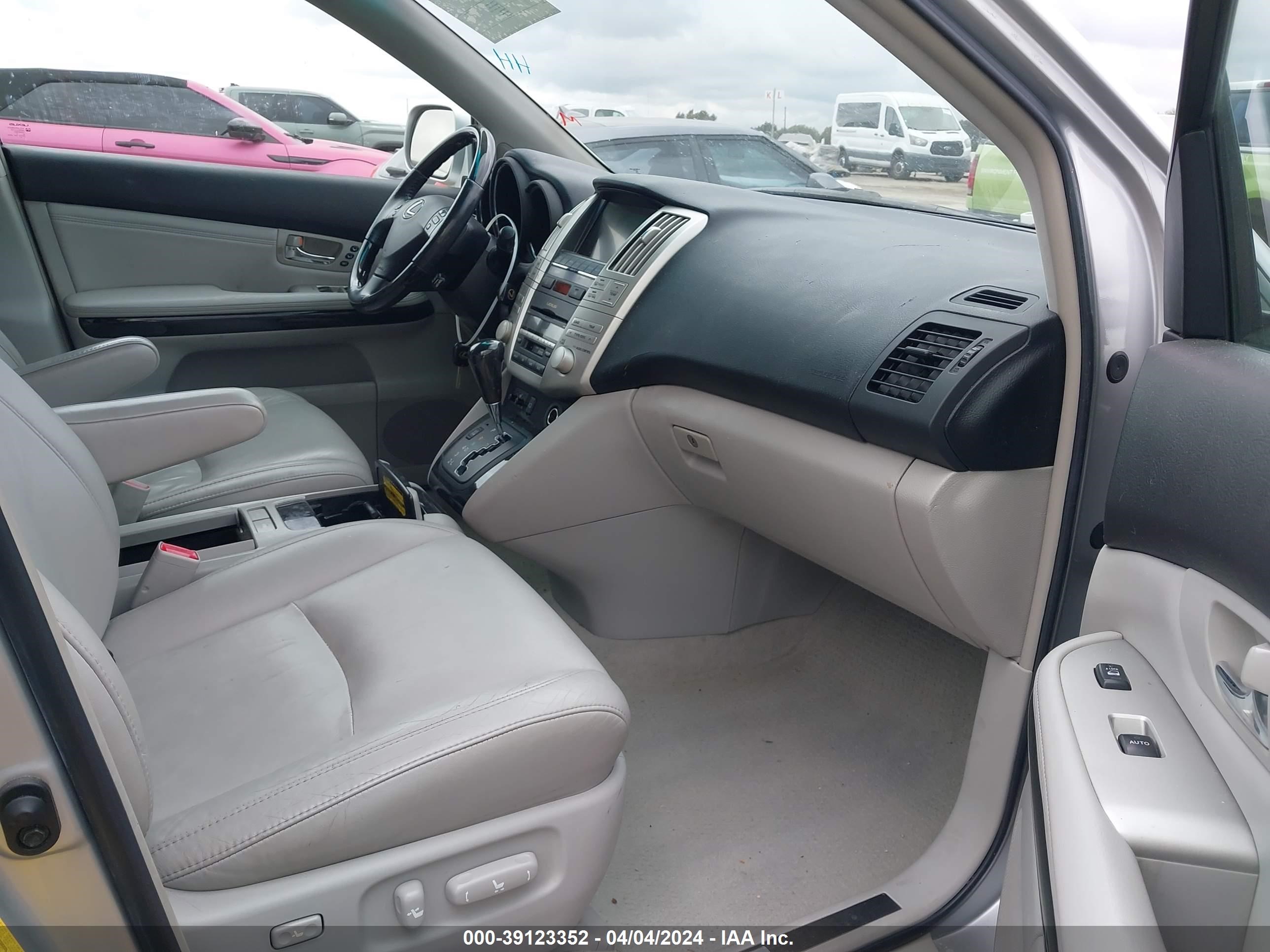 Photo 4 VIN: 2T2GK31UX9C061933 - LEXUS RX 