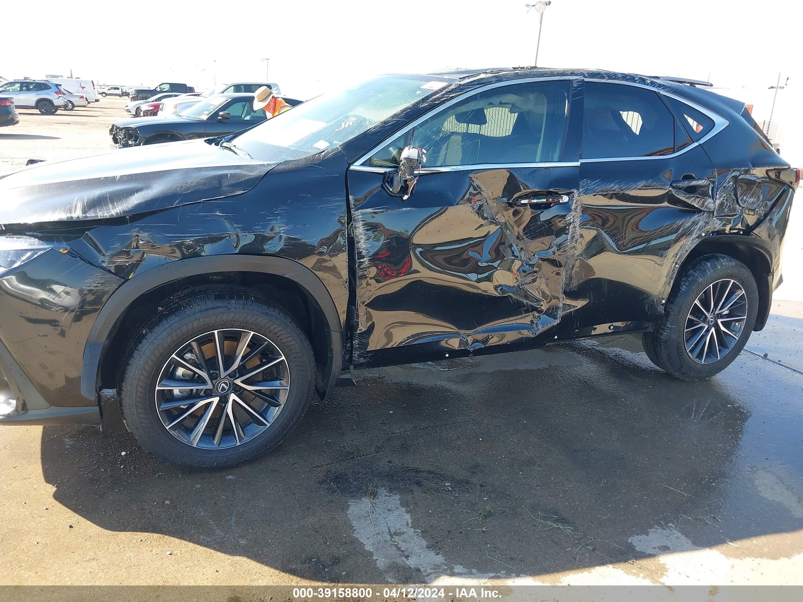 Photo 5 VIN: 2T2GKCEZ2RC030441 - LEXUS NX 