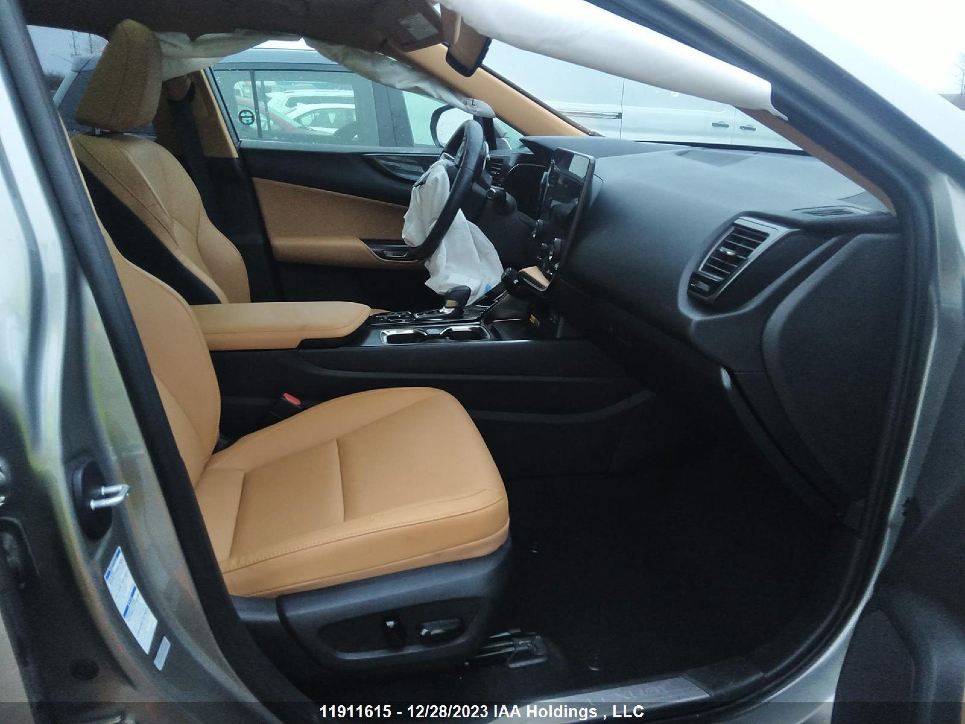 Photo 4 VIN: 2T2GKCEZXPC011178 - LEXUS NX 