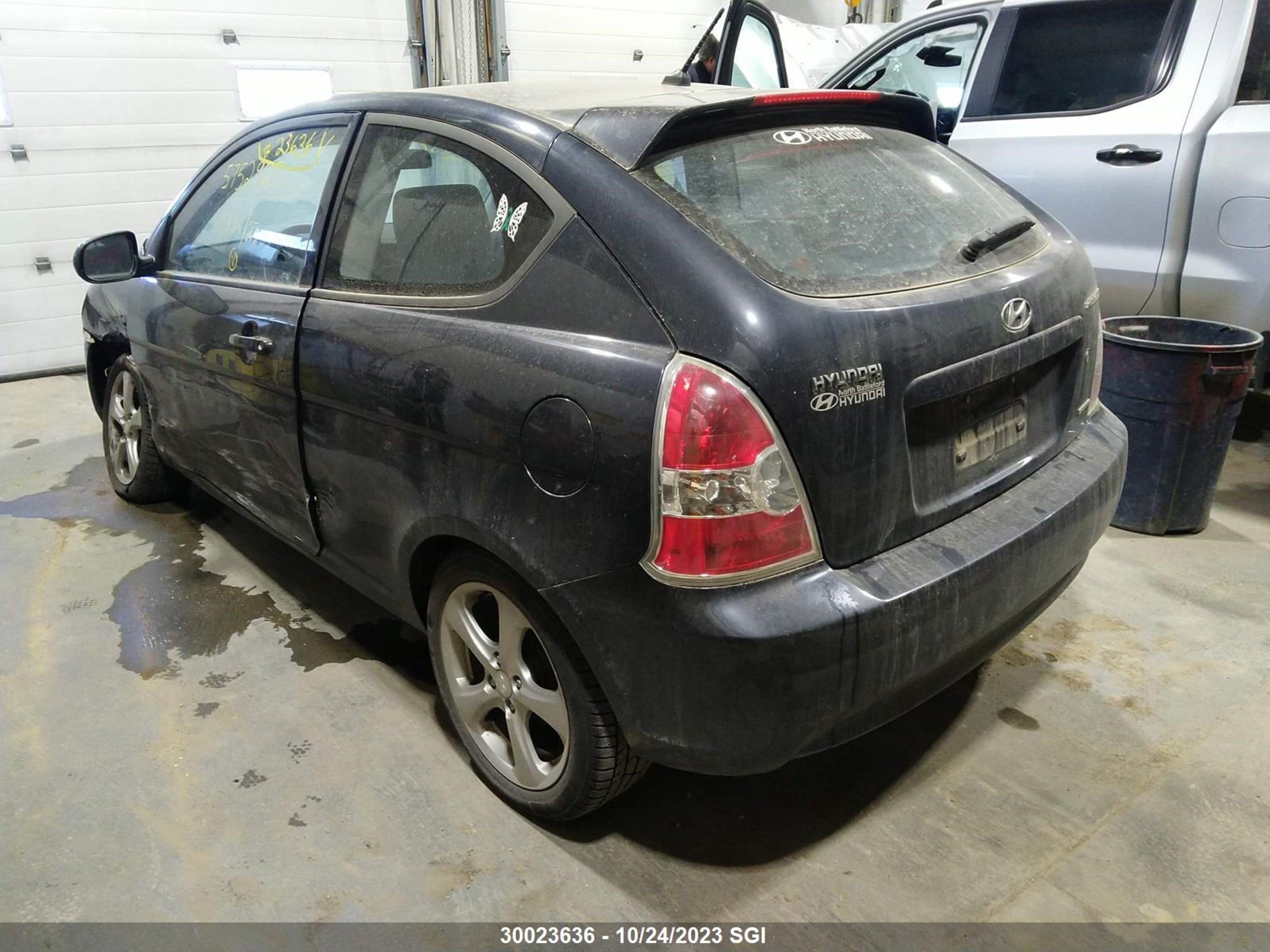 Photo 2 VIN: 2T2HA31U24C018445 - HYUNDAI ACCENT 