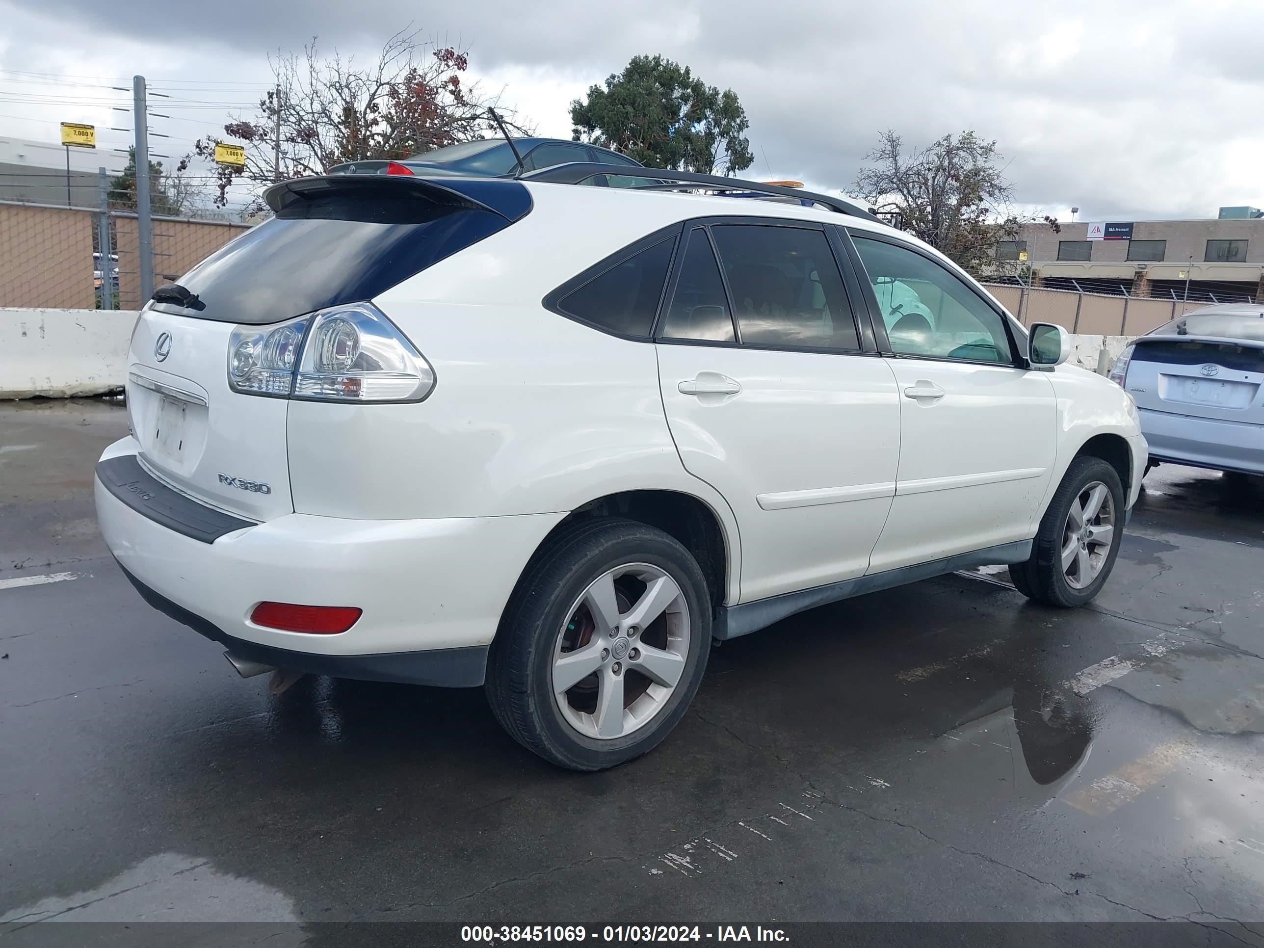 Photo 3 VIN: 2T2HA31U35C085671 - LEXUS RX 