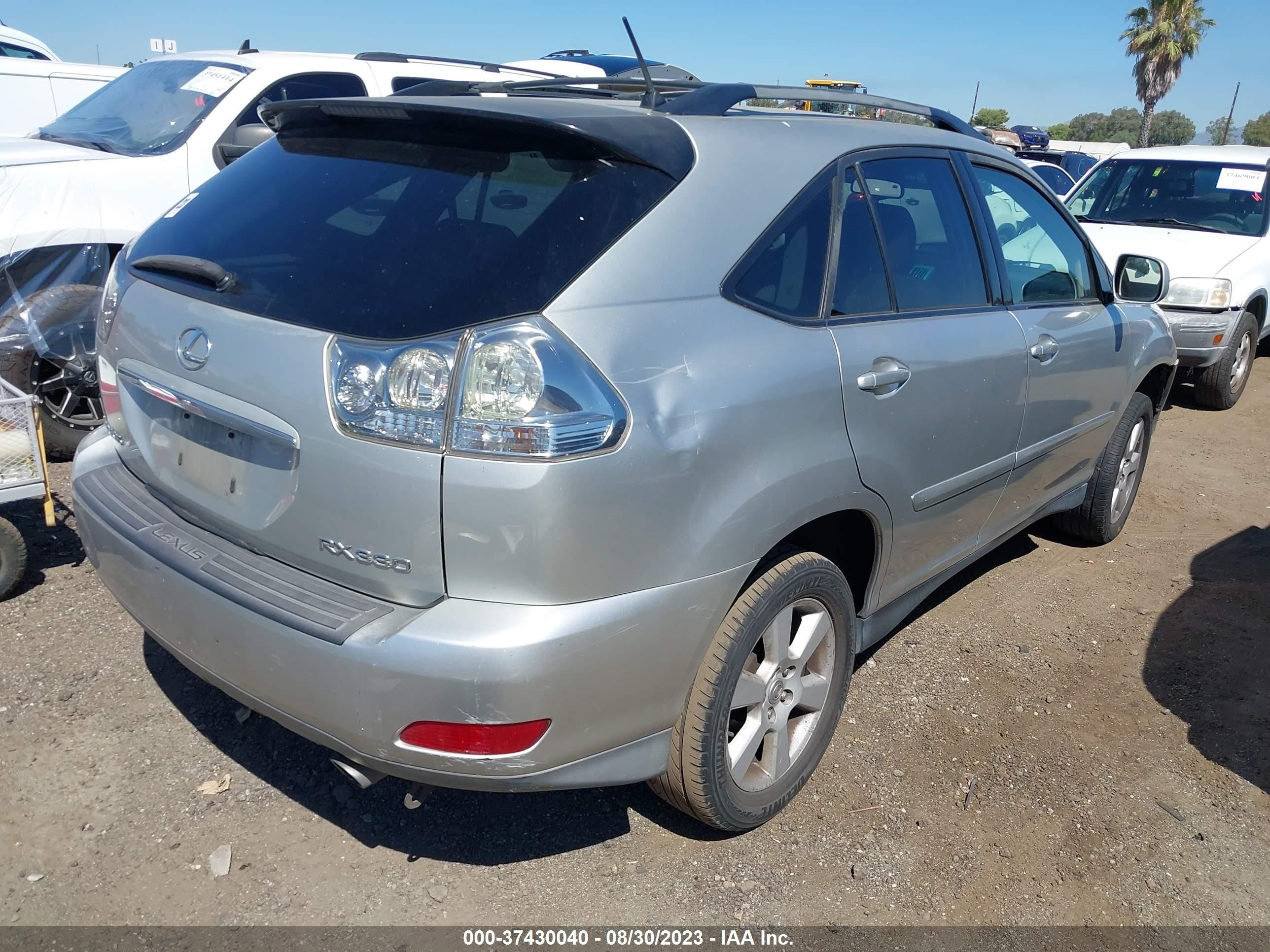 Photo 3 VIN: 2T2HA31U55C082240 - LEXUS RX 