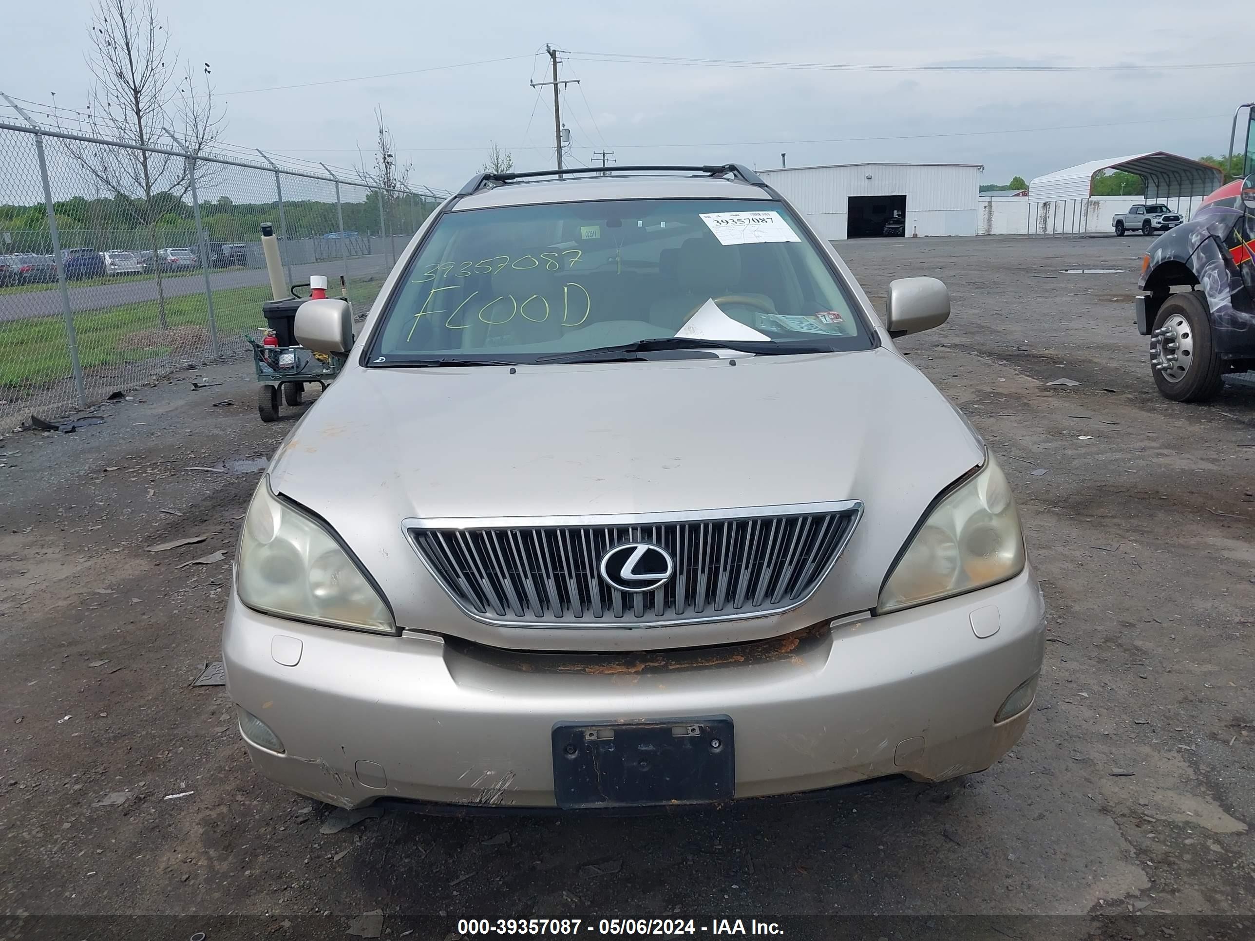 Photo 11 VIN: 2T2HA31U65C087477 - LEXUS RX 