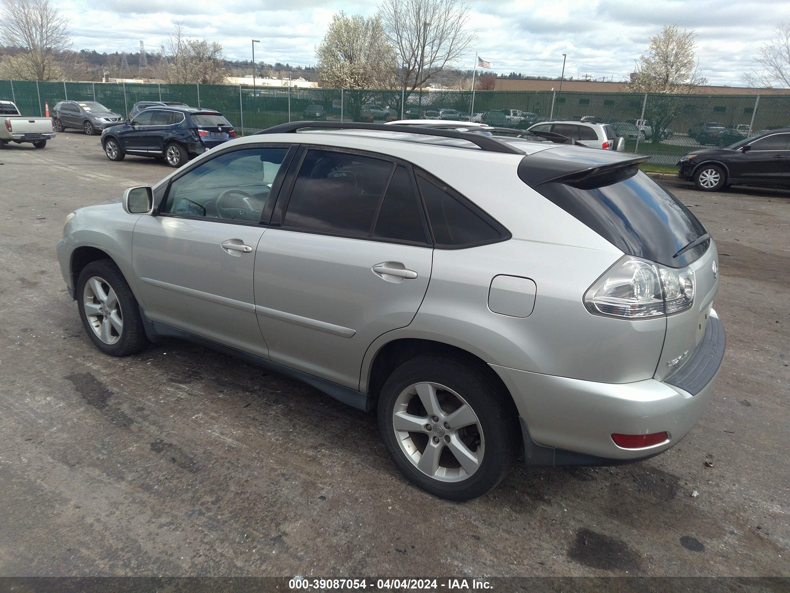 Photo 2 VIN: 2T2HA31U75C051426 - LEXUS RX 