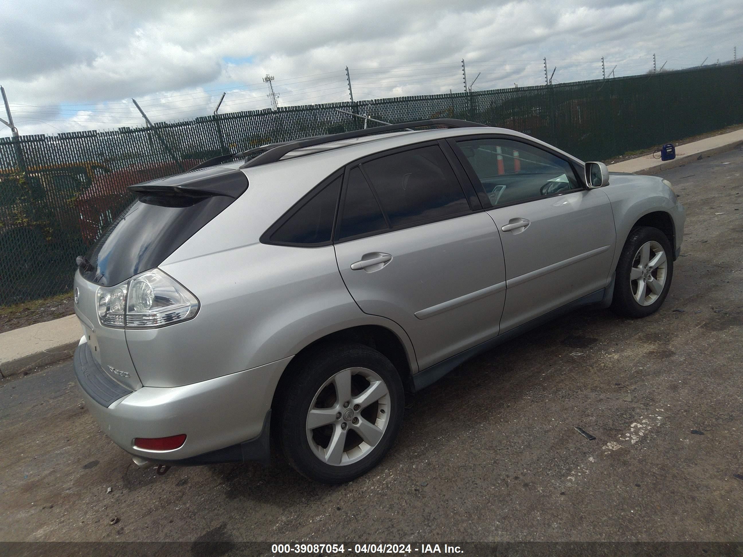 Photo 3 VIN: 2T2HA31U75C051426 - LEXUS RX 