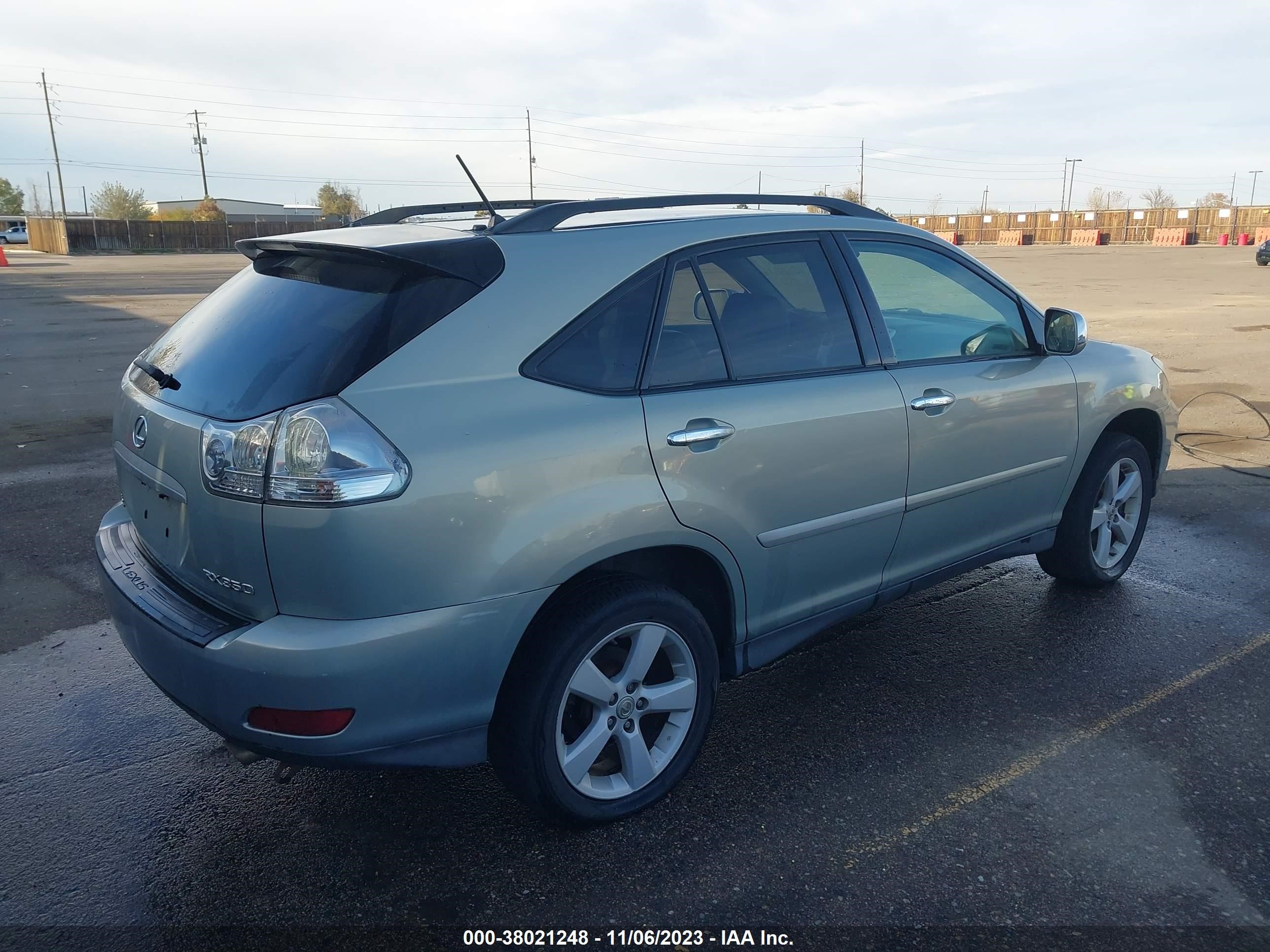 Photo 3 VIN: 2T2HK31U07C011365 - LEXUS RX 