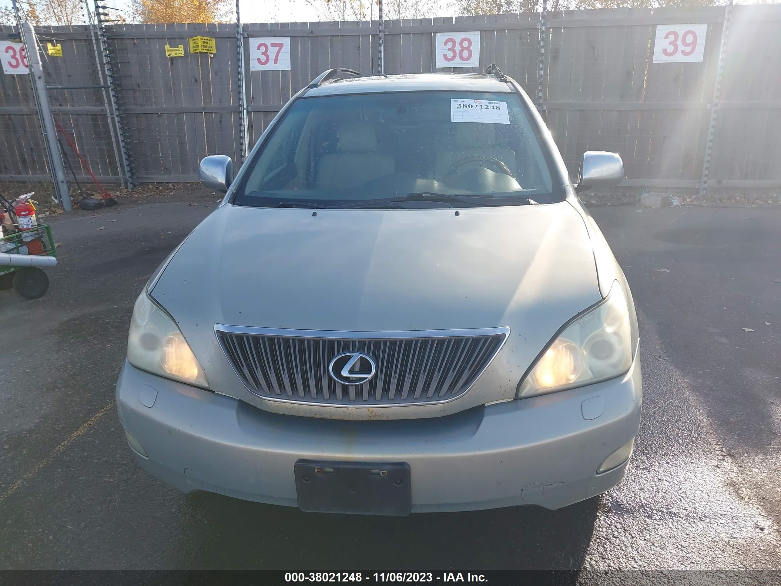 Photo 5 VIN: 2T2HK31U07C011365 - LEXUS RX 