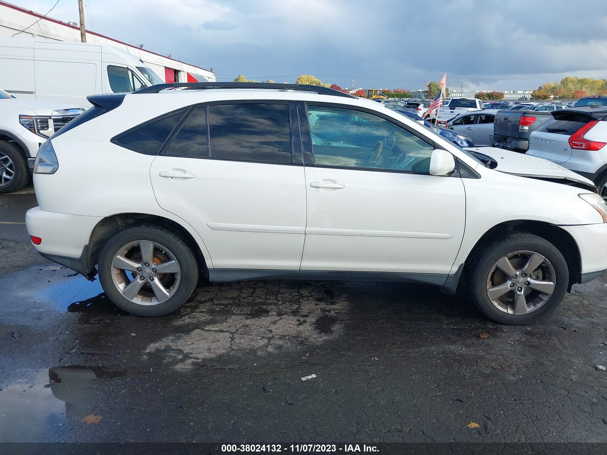 Photo 12 VIN: 2T2HK31U07C022317 - LEXUS RX 