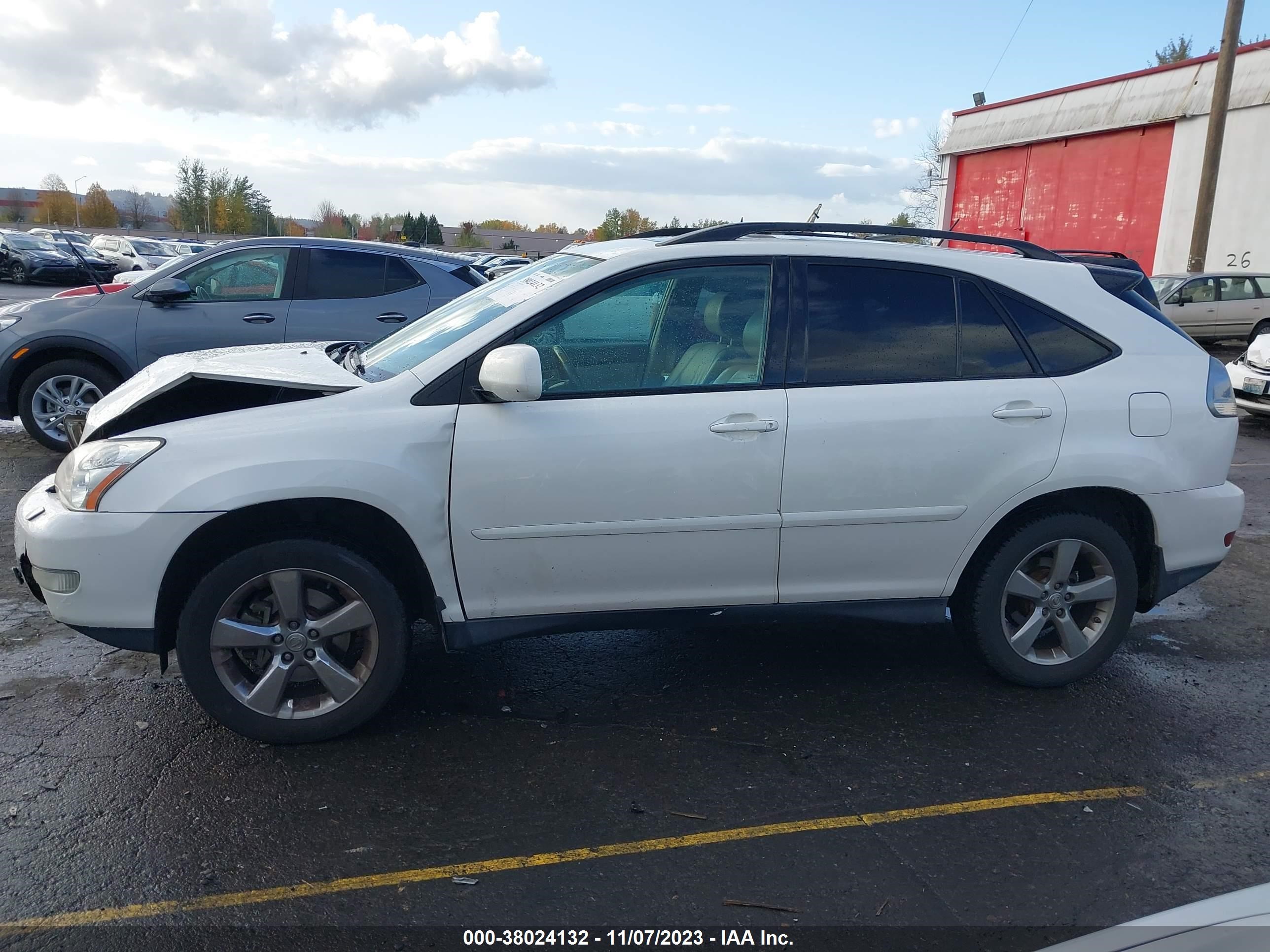 Photo 13 VIN: 2T2HK31U07C022317 - LEXUS RX 