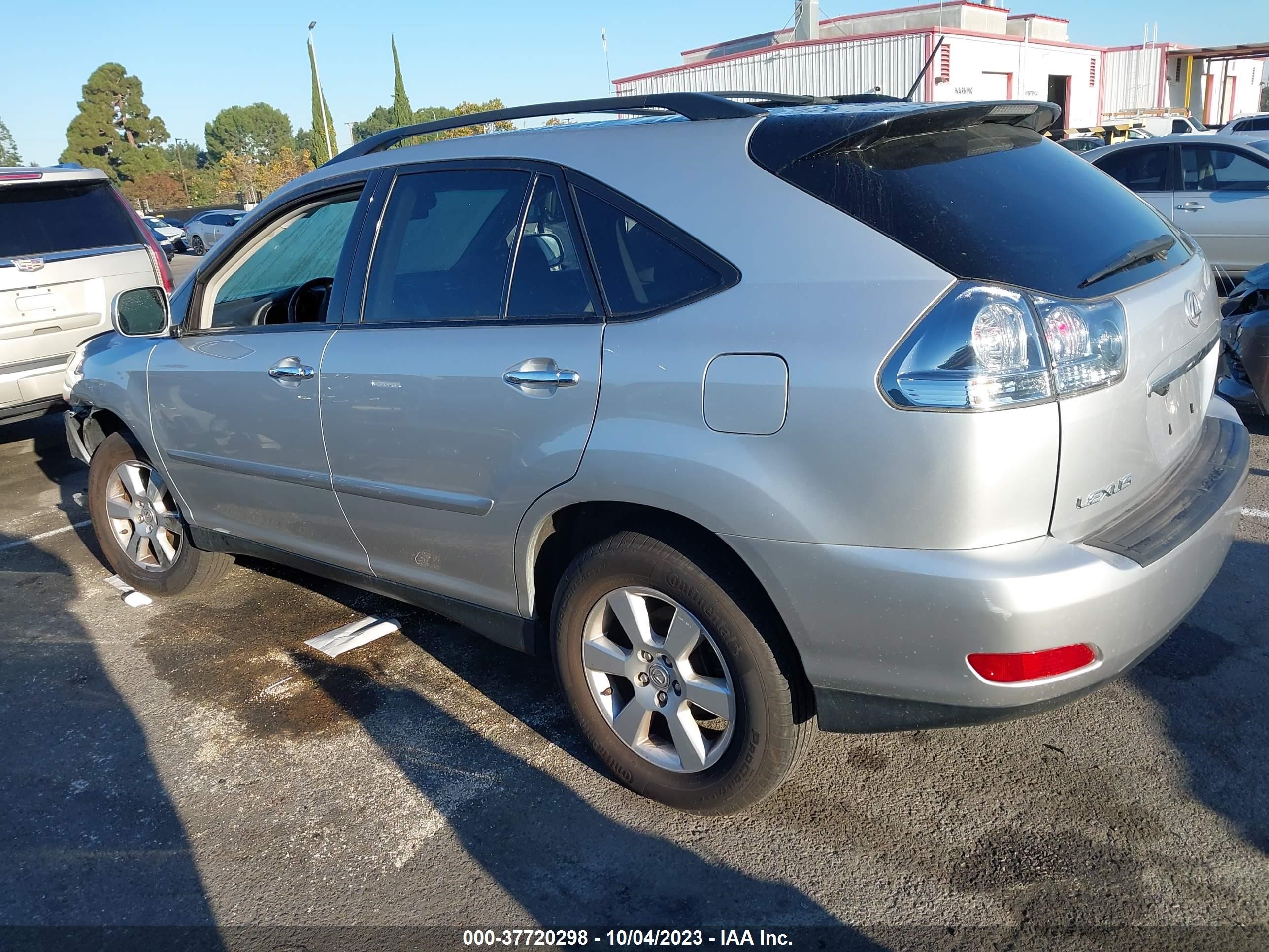 Photo 2 VIN: 2T2HK31U09C116037 - LEXUS RX 