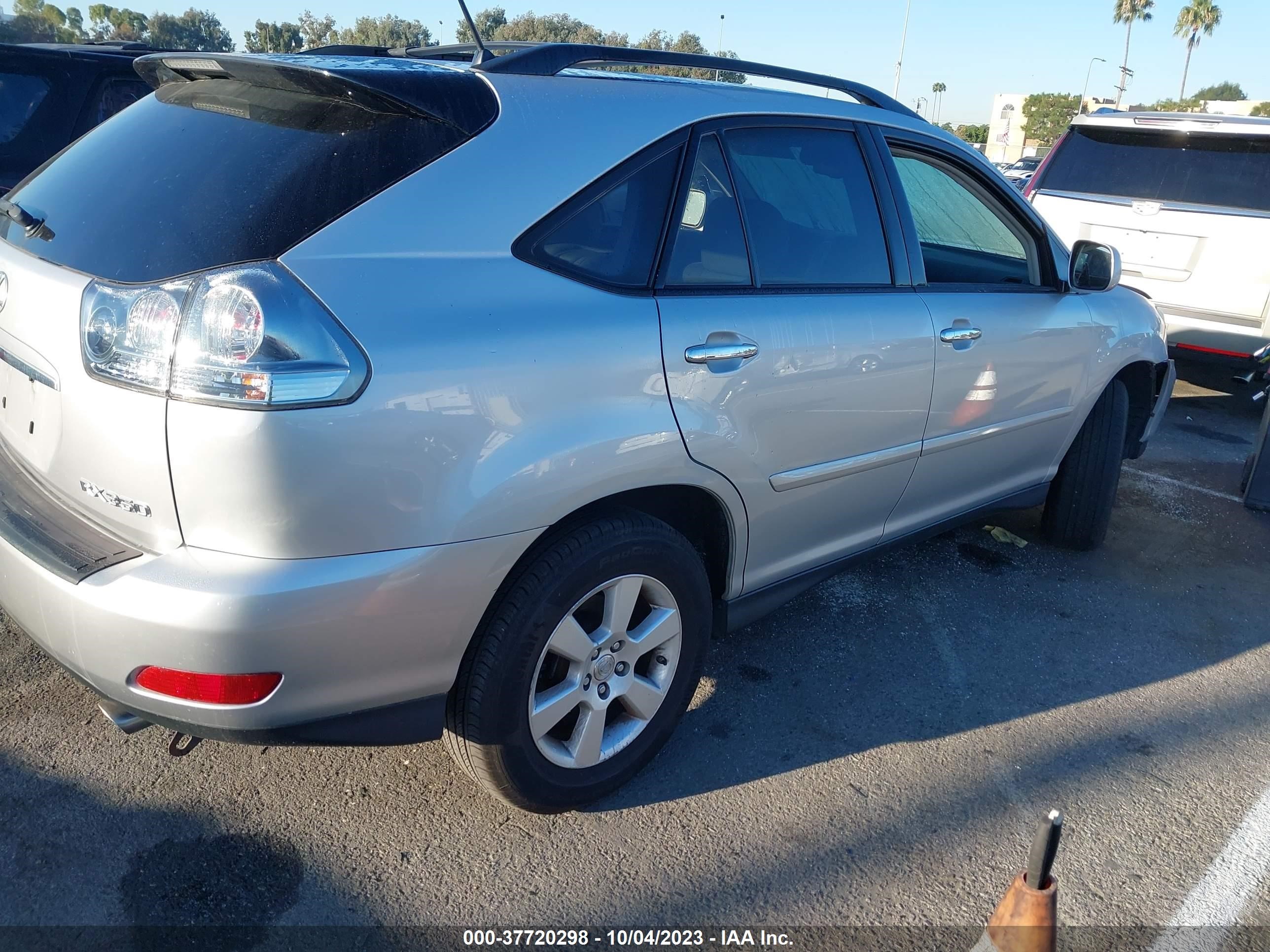 Photo 3 VIN: 2T2HK31U09C116037 - LEXUS RX 