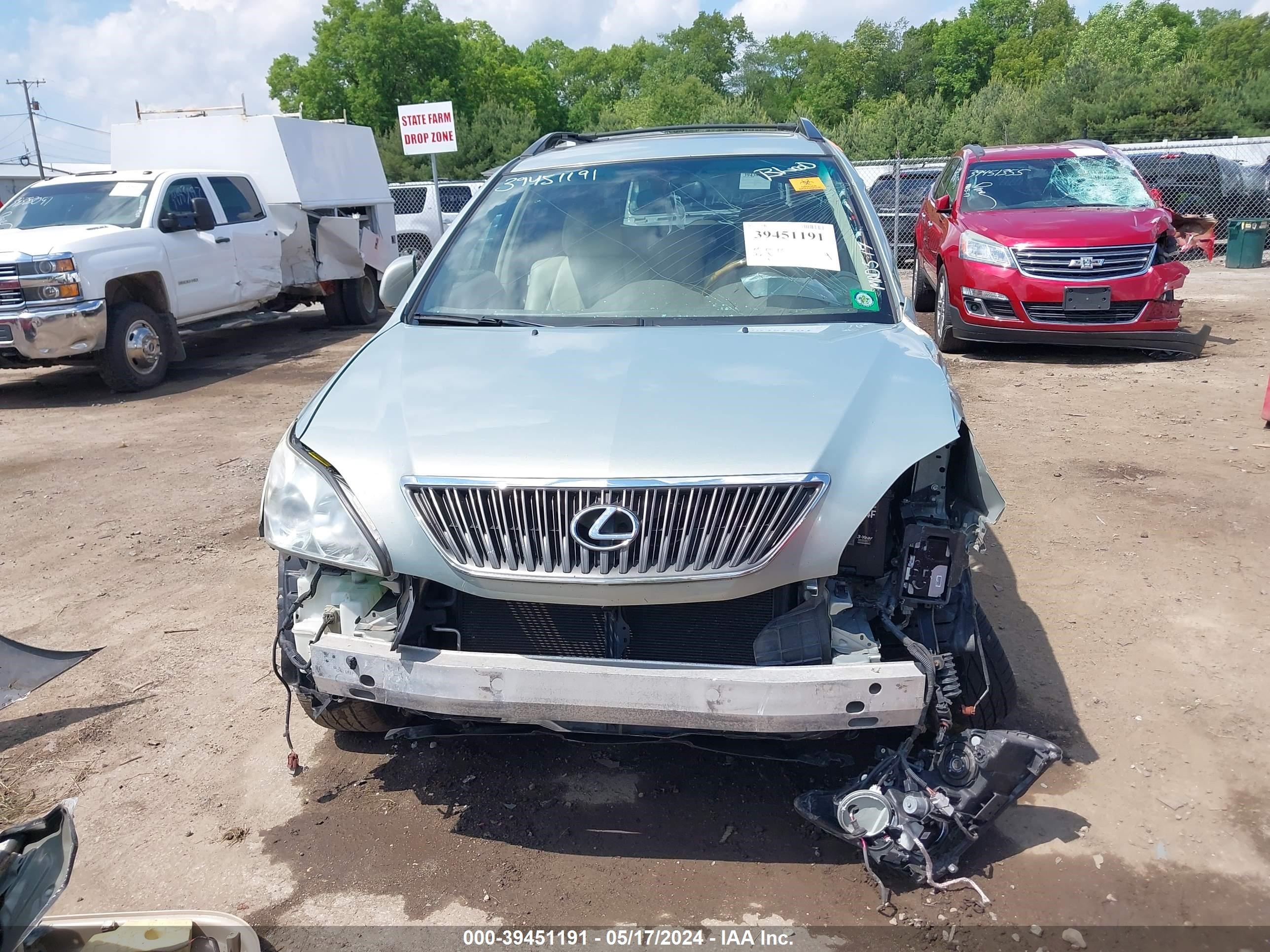 Photo 11 VIN: 2T2HK31U17C011729 - LEXUS RX 