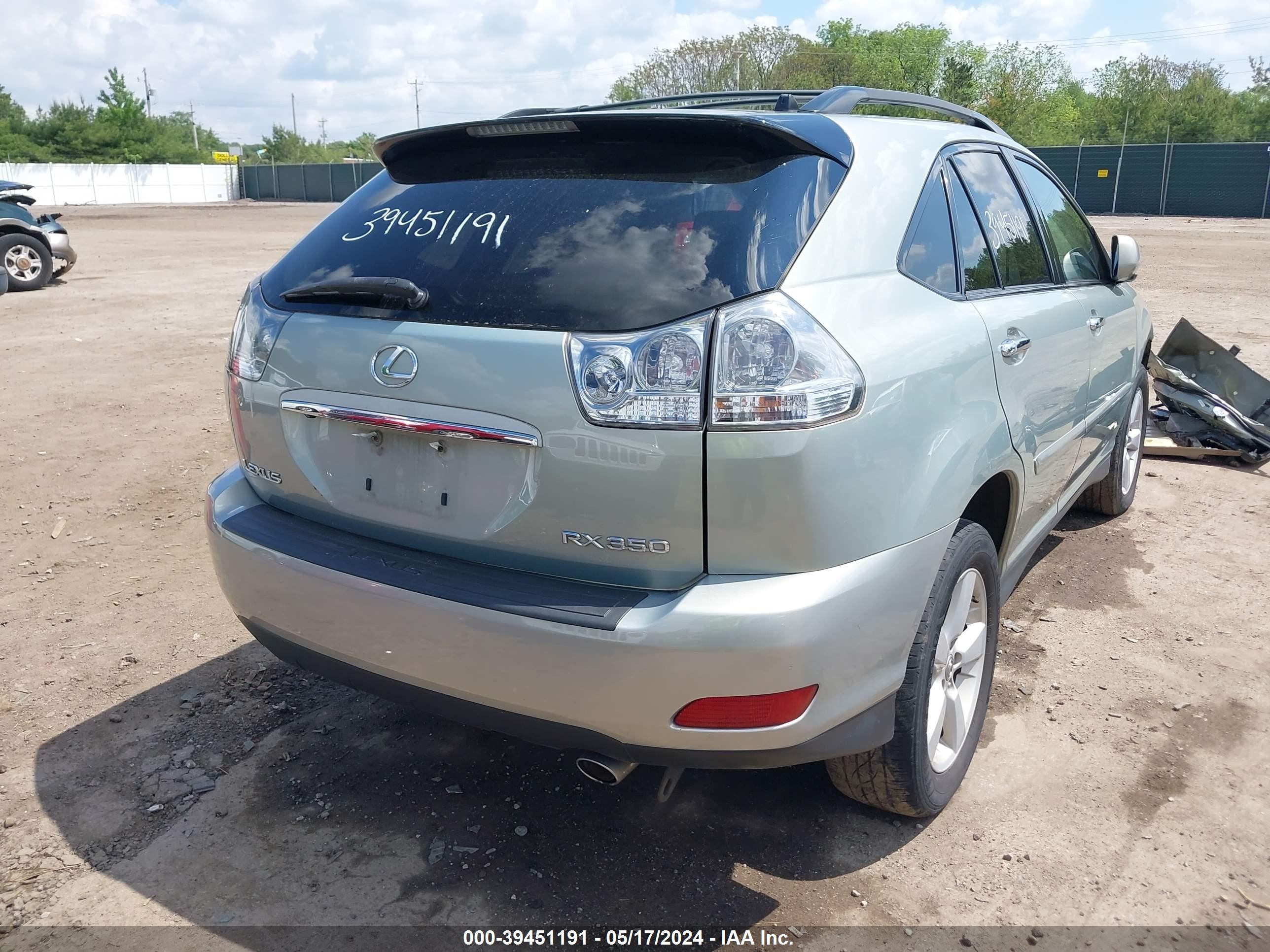 Photo 3 VIN: 2T2HK31U17C011729 - LEXUS RX 