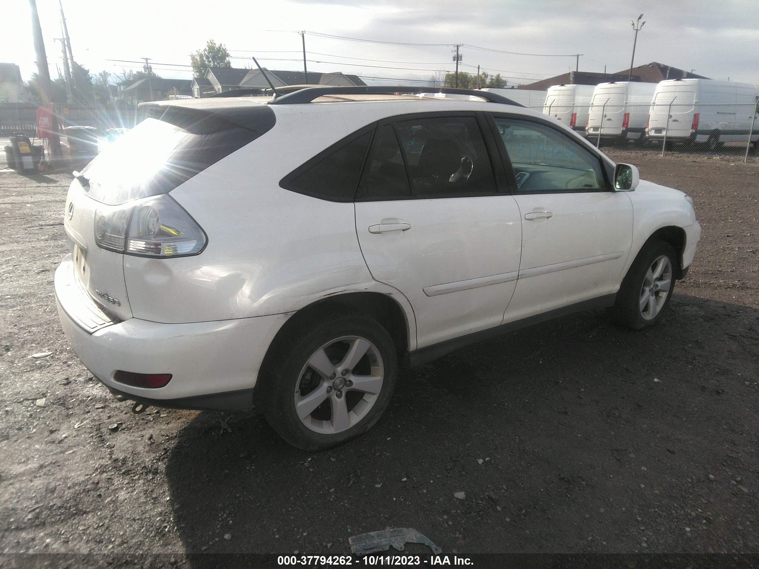 Photo 3 VIN: 2T2HK31U17C017627 - LEXUS RX 