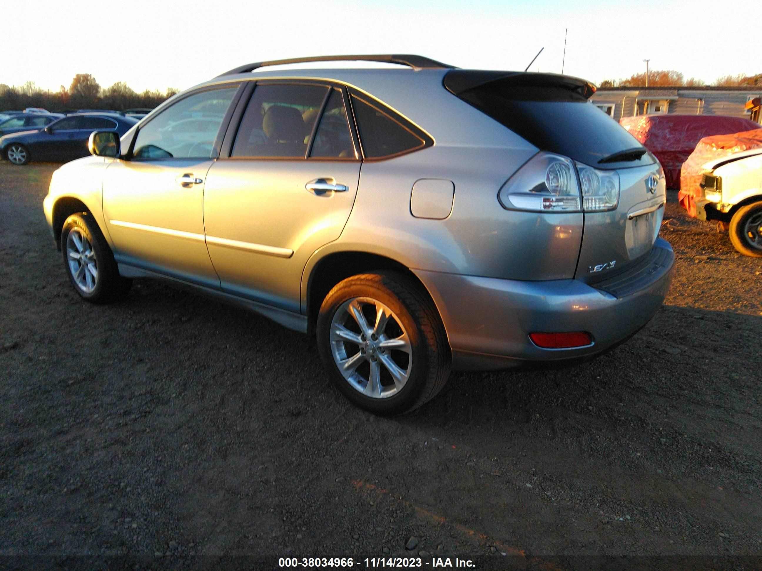 Photo 2 VIN: 2T2HK31U18C056171 - LEXUS RX 