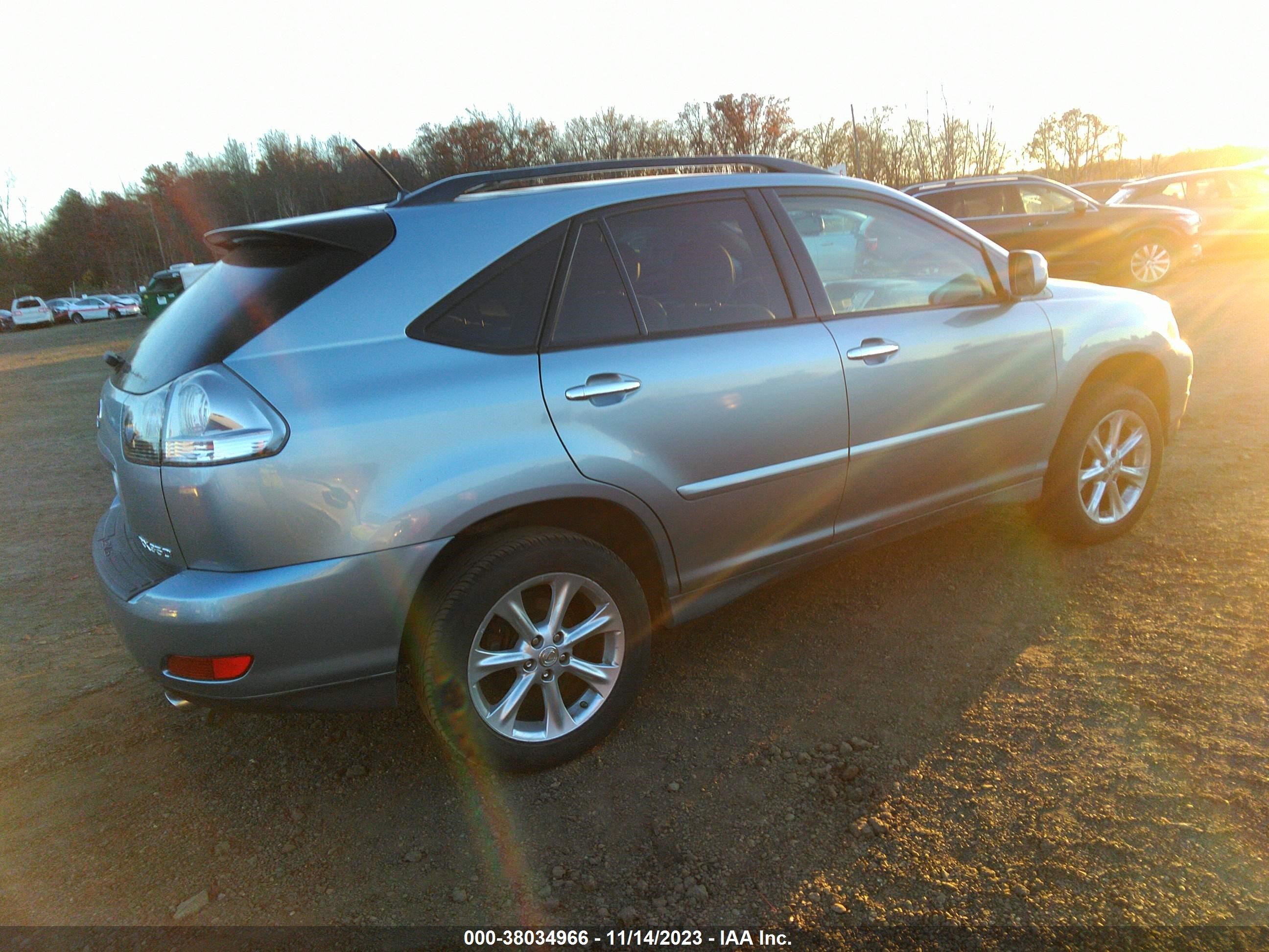 Photo 3 VIN: 2T2HK31U18C056171 - LEXUS RX 