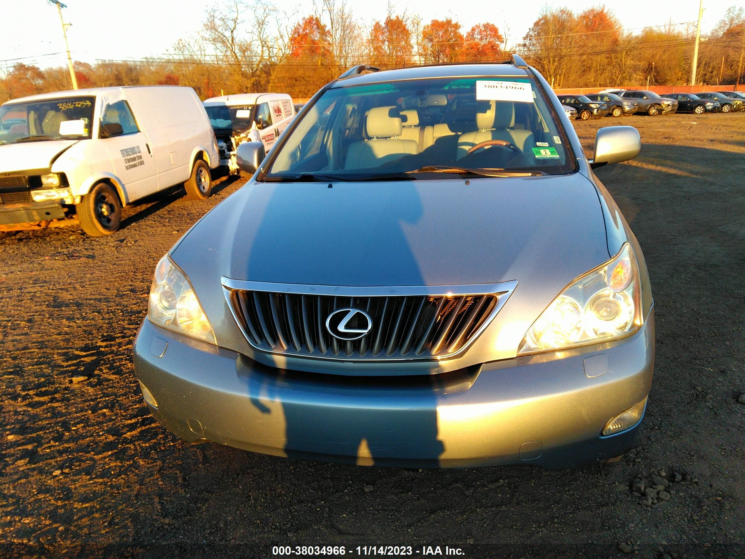 Photo 5 VIN: 2T2HK31U18C056171 - LEXUS RX 