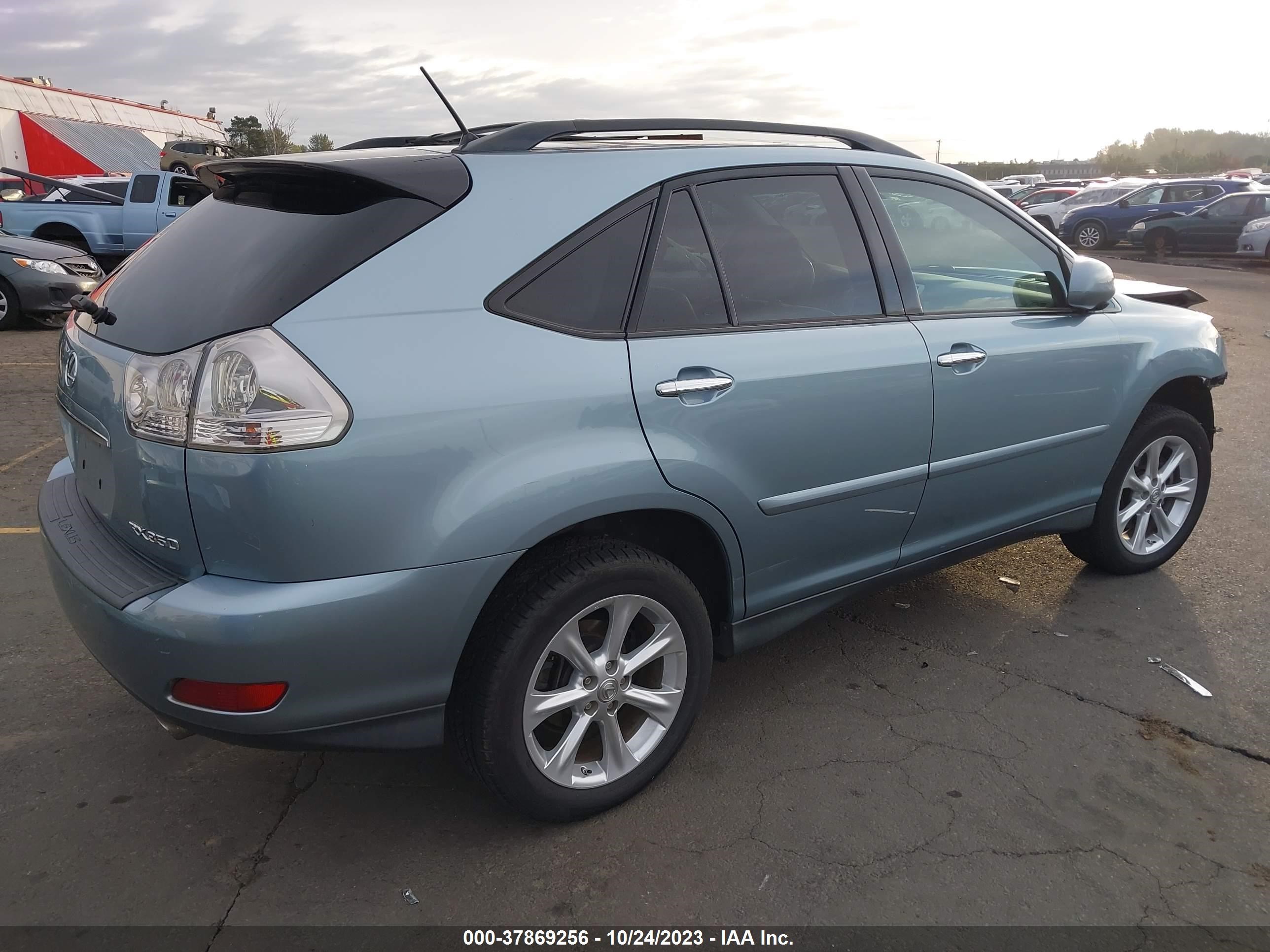 Photo 3 VIN: 2T2HK31U18C078218 - LEXUS RX 