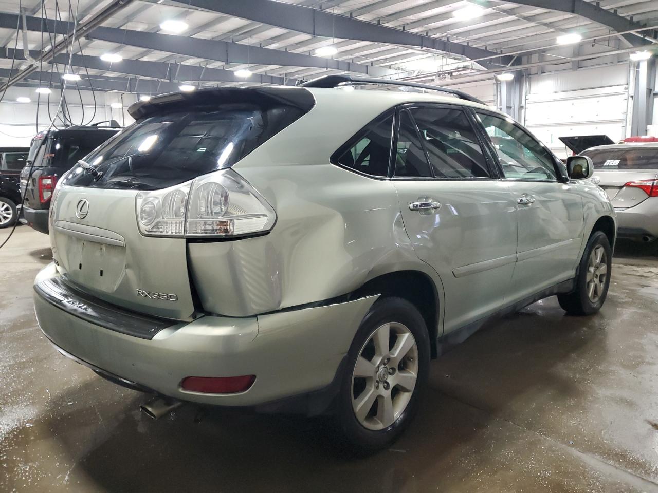 Photo 2 VIN: 2T2HK31U19C124597 - LEXUS RX 