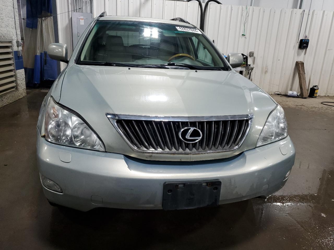 Photo 4 VIN: 2T2HK31U19C124597 - LEXUS RX 