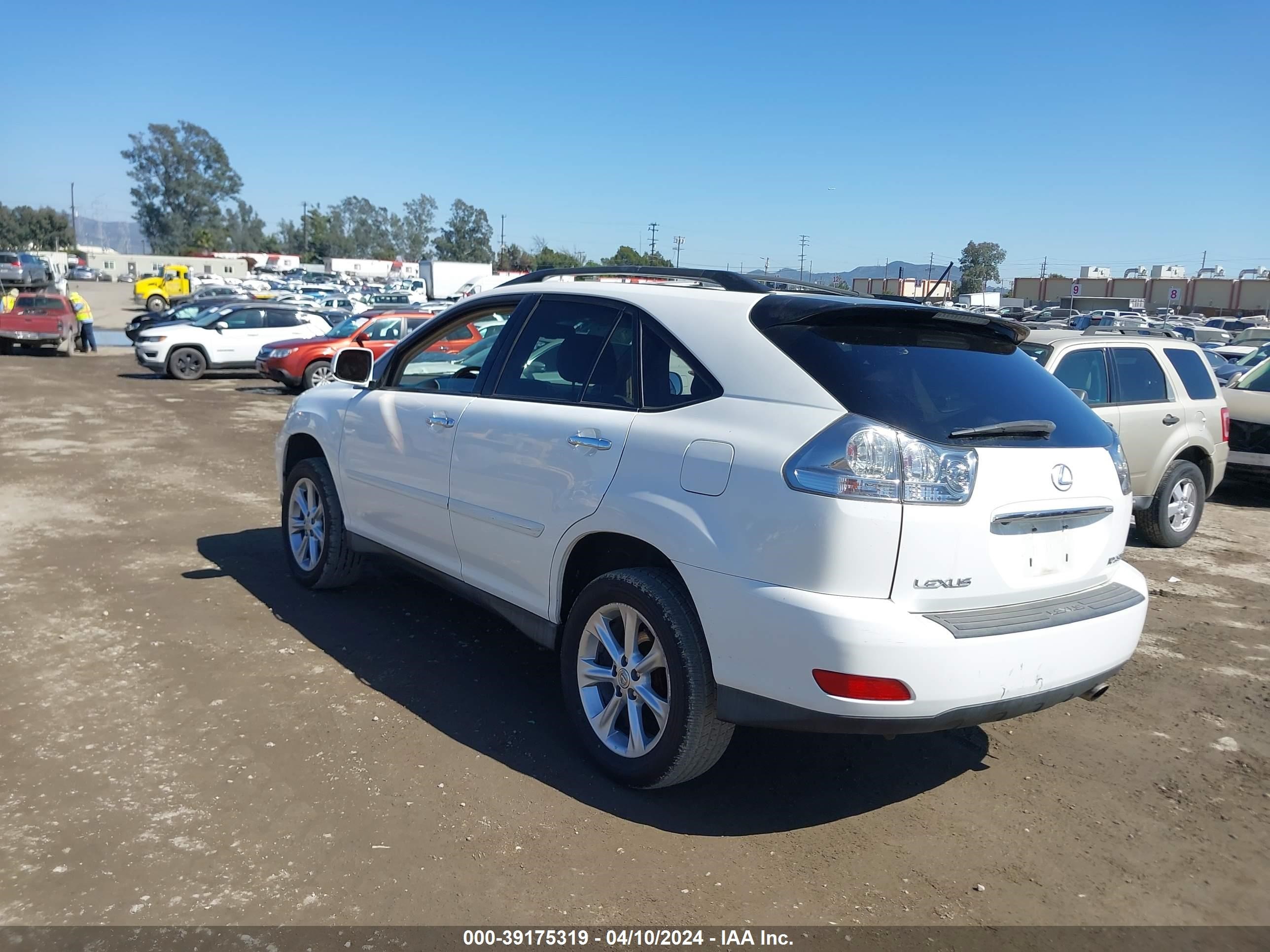 Photo 2 VIN: 2T2HK31U19C131369 - LEXUS RX 