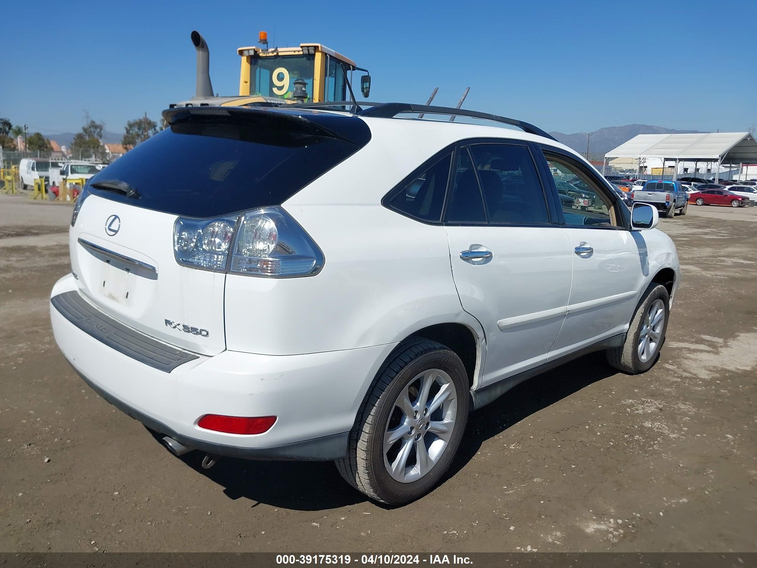 Photo 3 VIN: 2T2HK31U19C131369 - LEXUS RX 