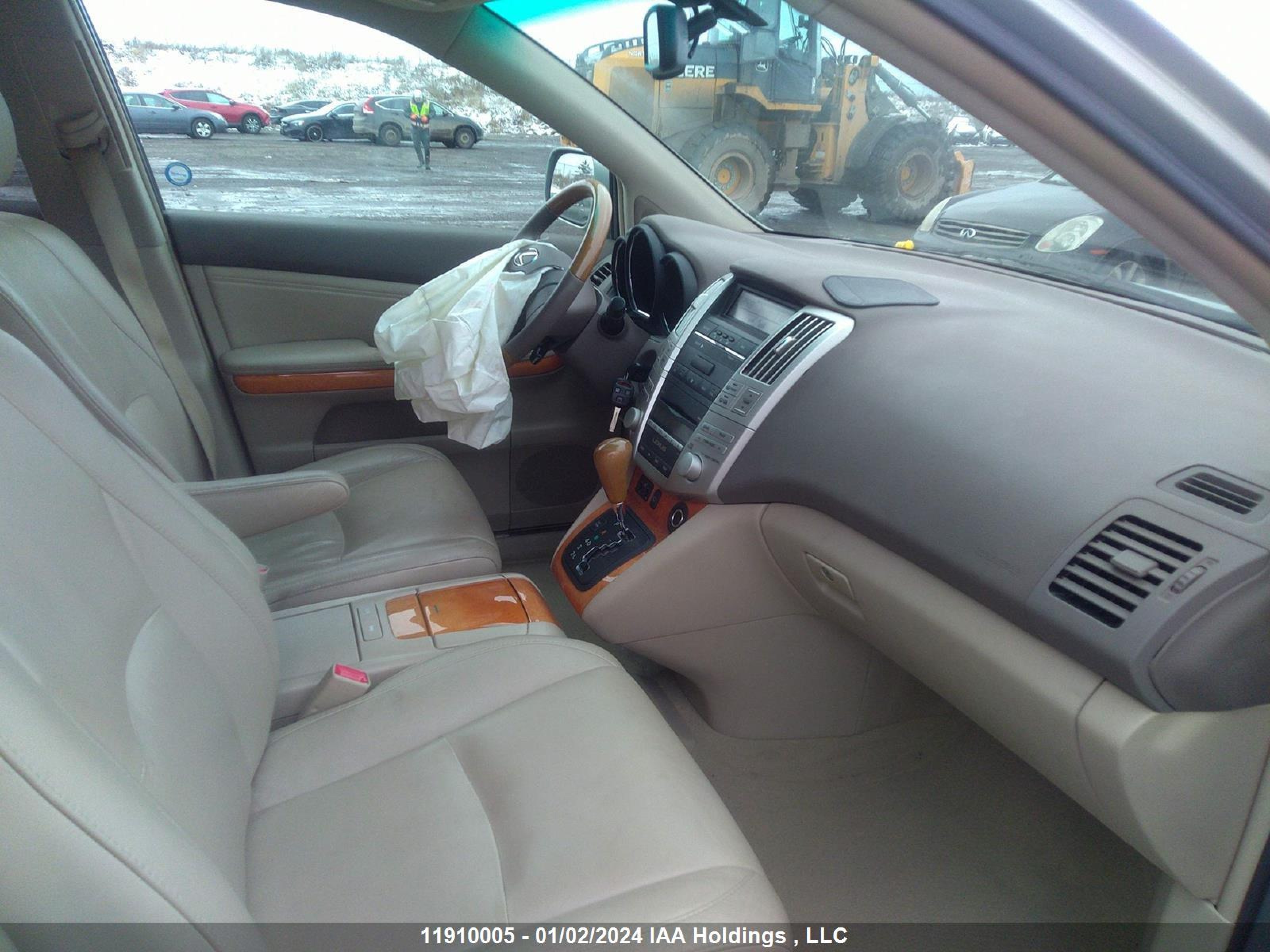 Photo 4 VIN: 2T2HK31U38C094338 - LEXUS RX 