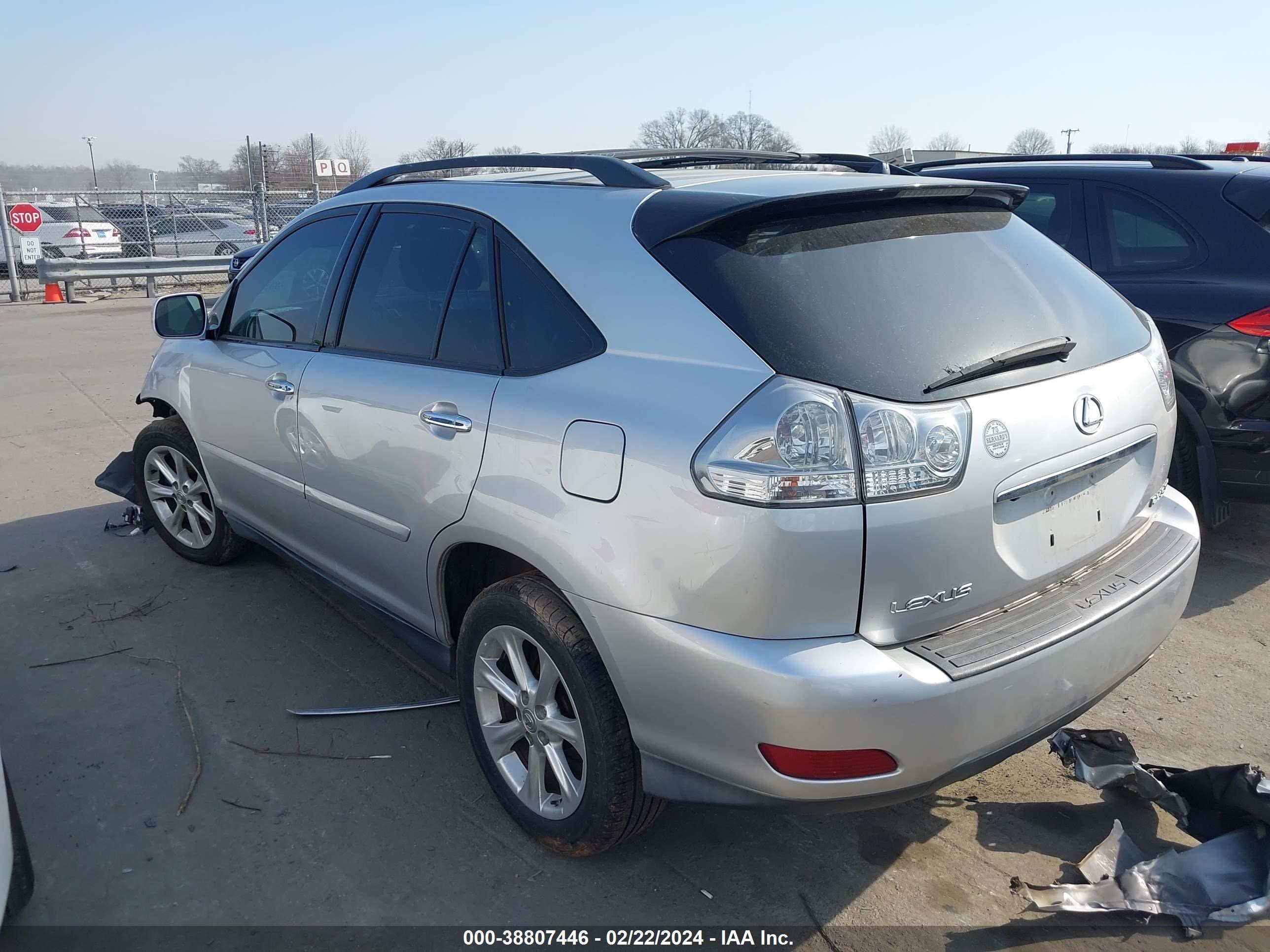 Photo 2 VIN: 2T2HK31U39C133673 - LEXUS RX 