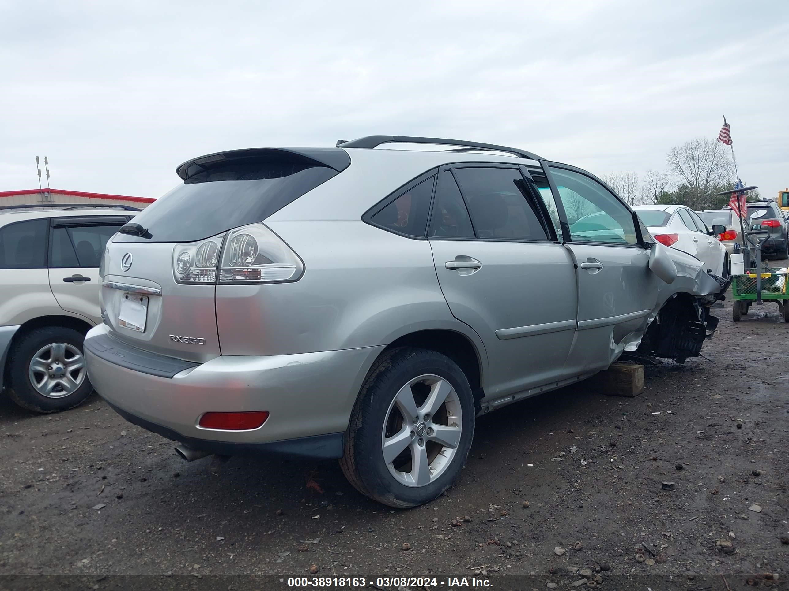 Photo 3 VIN: 2T2HK31U47C028685 - LEXUS RX 