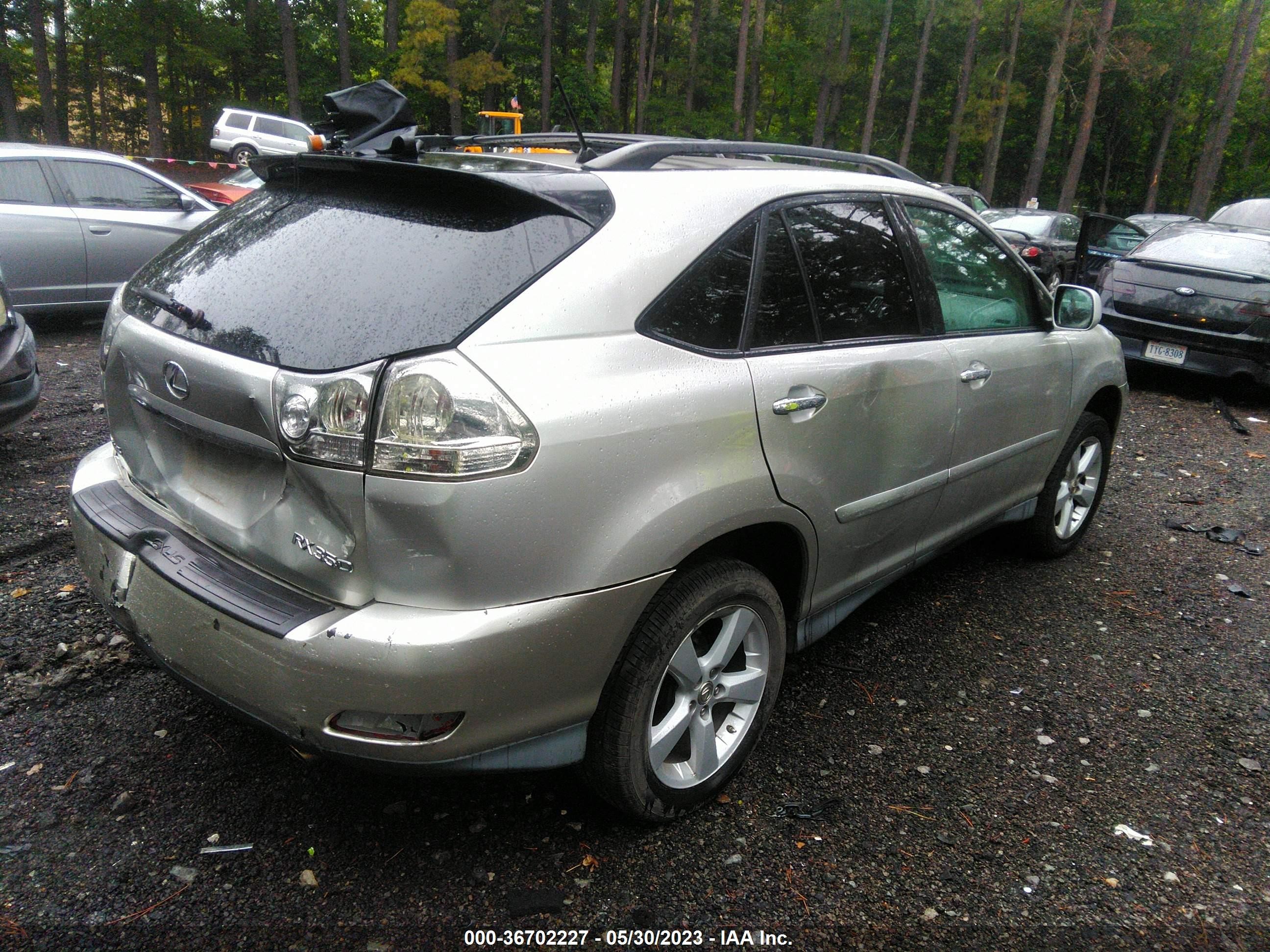 Photo 3 VIN: 2T2HK31U48C072851 - LEXUS RX 