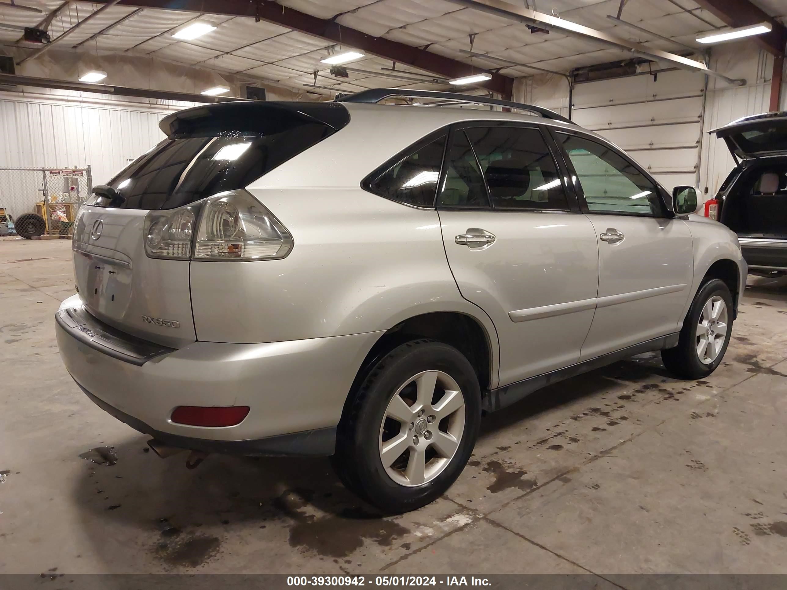 Photo 3 VIN: 2T2HK31U49C116350 - LEXUS RX 