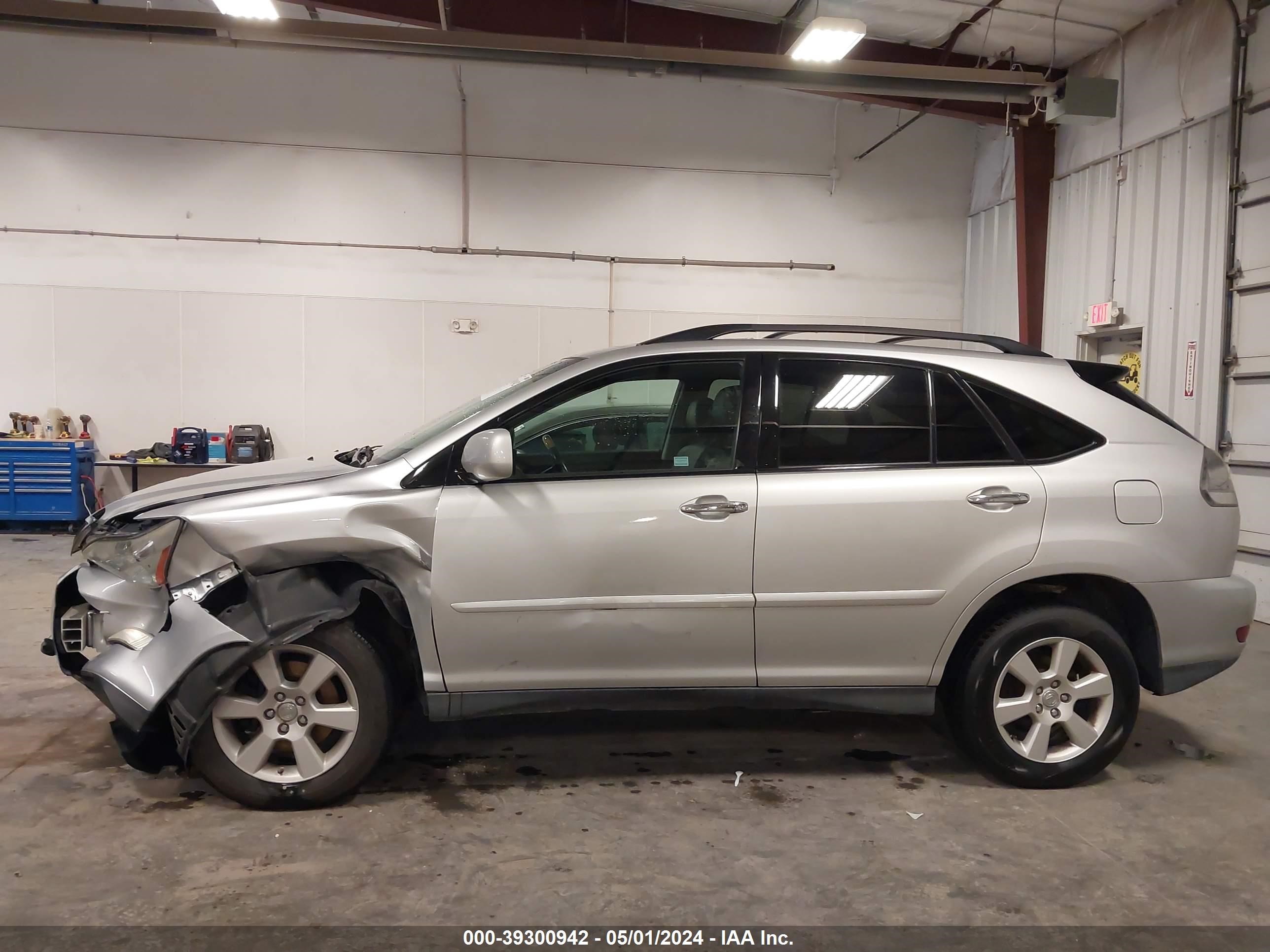 Photo 5 VIN: 2T2HK31U49C116350 - LEXUS RX 