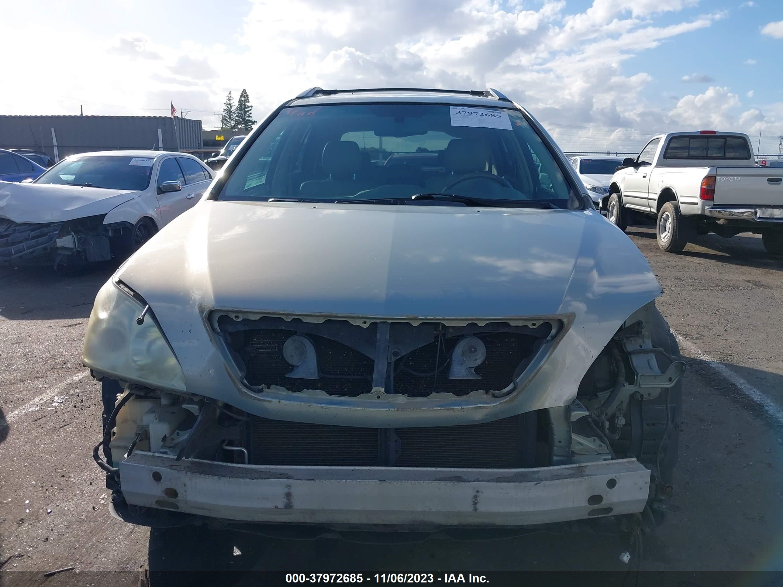 Photo 12 VIN: 2T2HK31U58C054861 - LEXUS RX 