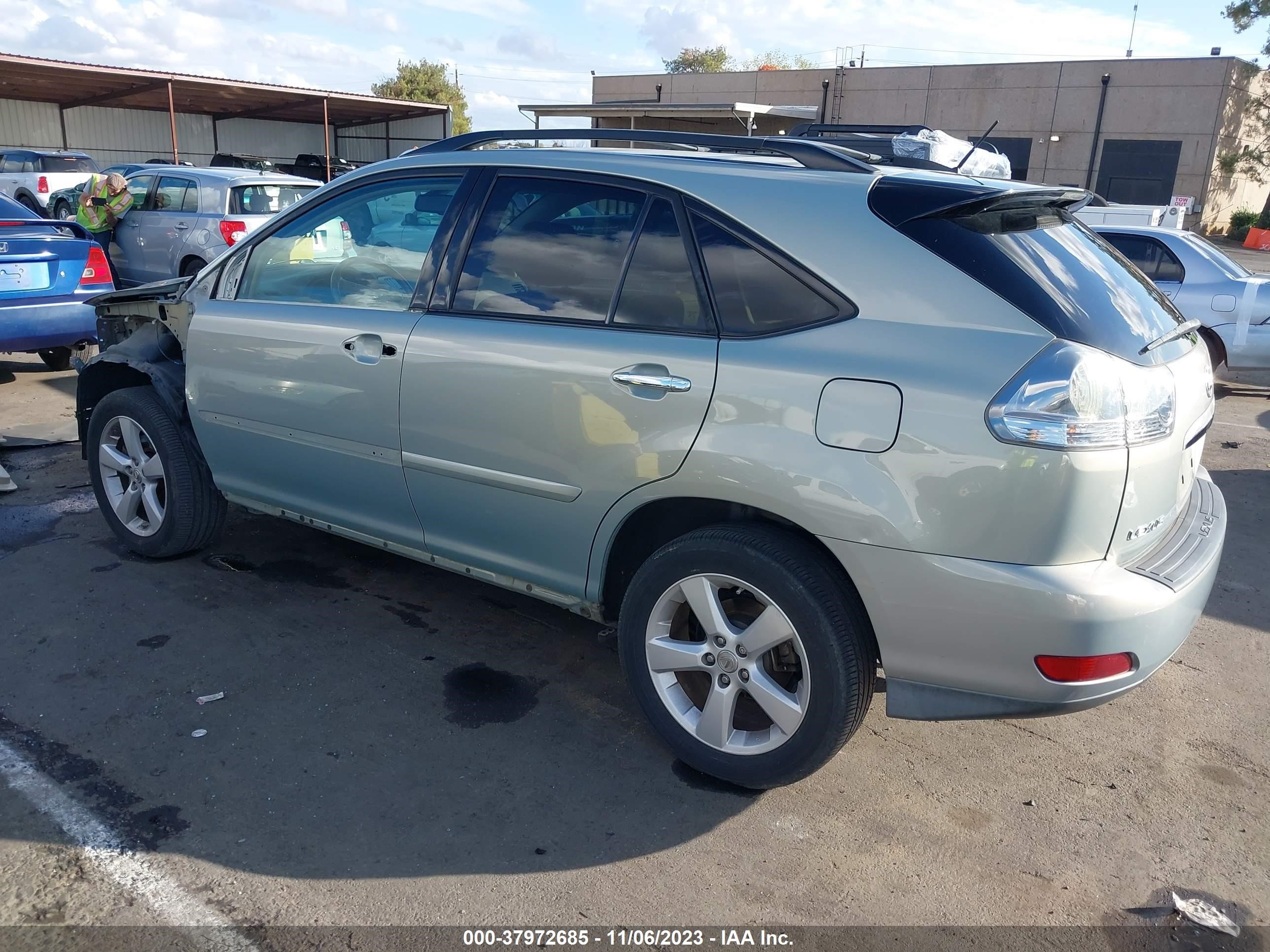 Photo 2 VIN: 2T2HK31U58C054861 - LEXUS RX 