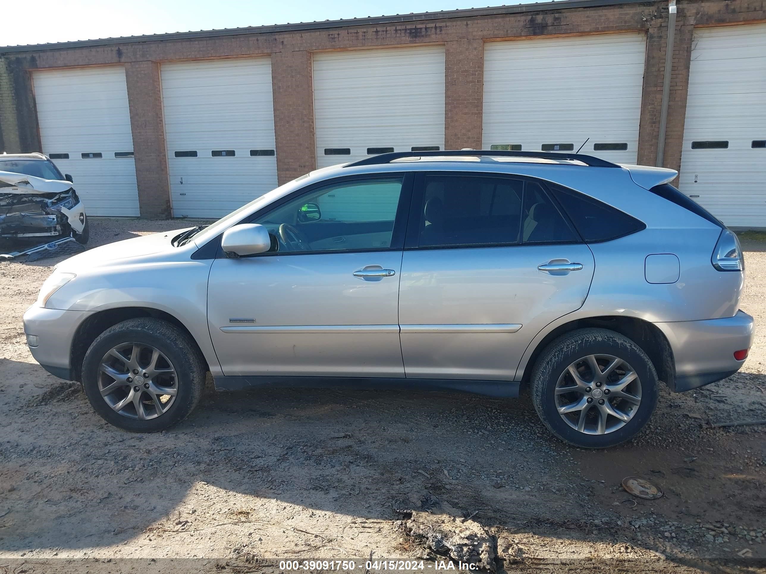 Photo 13 VIN: 2T2HK31U59C128345 - LEXUS RX 