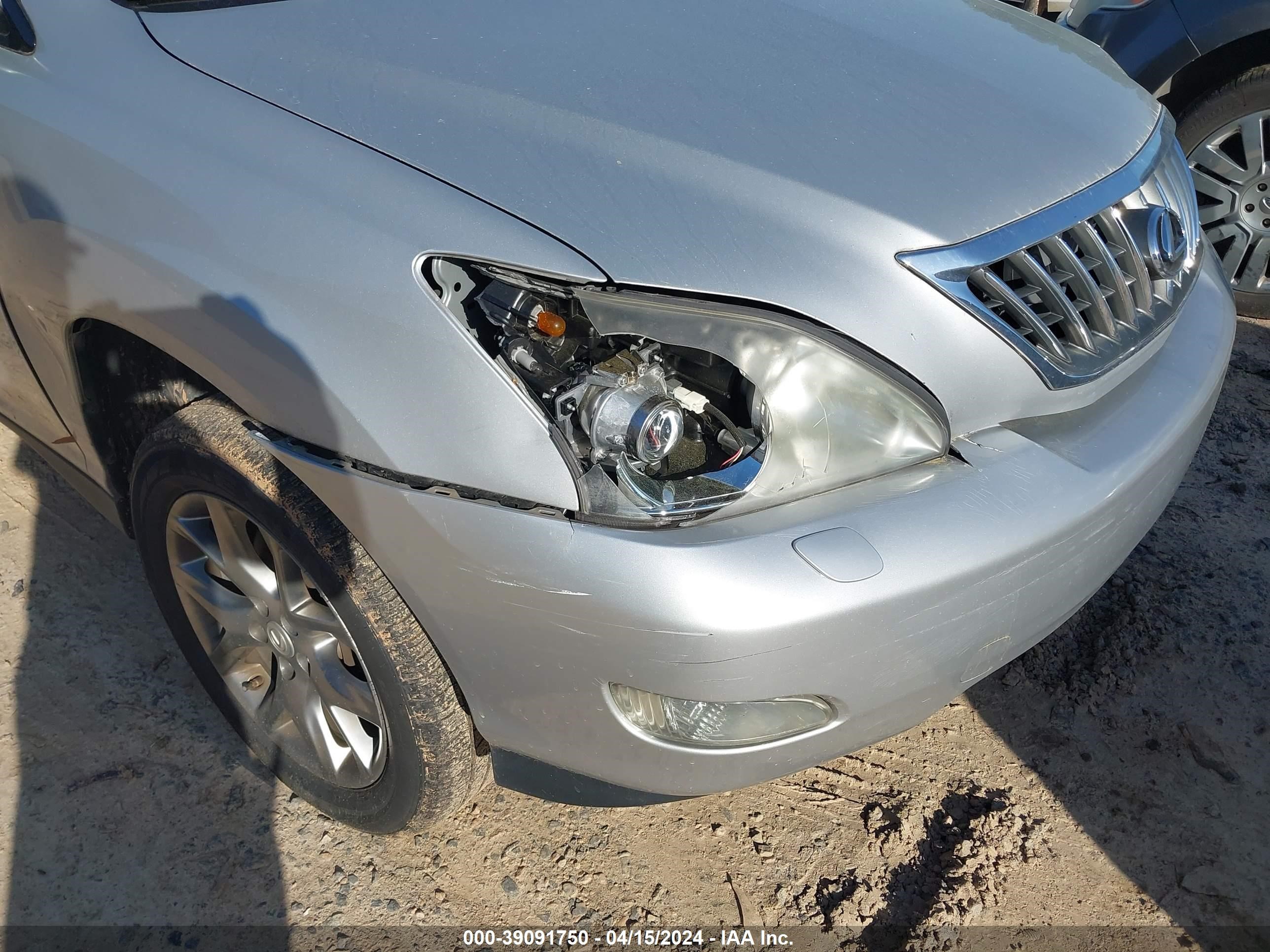 Photo 5 VIN: 2T2HK31U59C128345 - LEXUS RX 