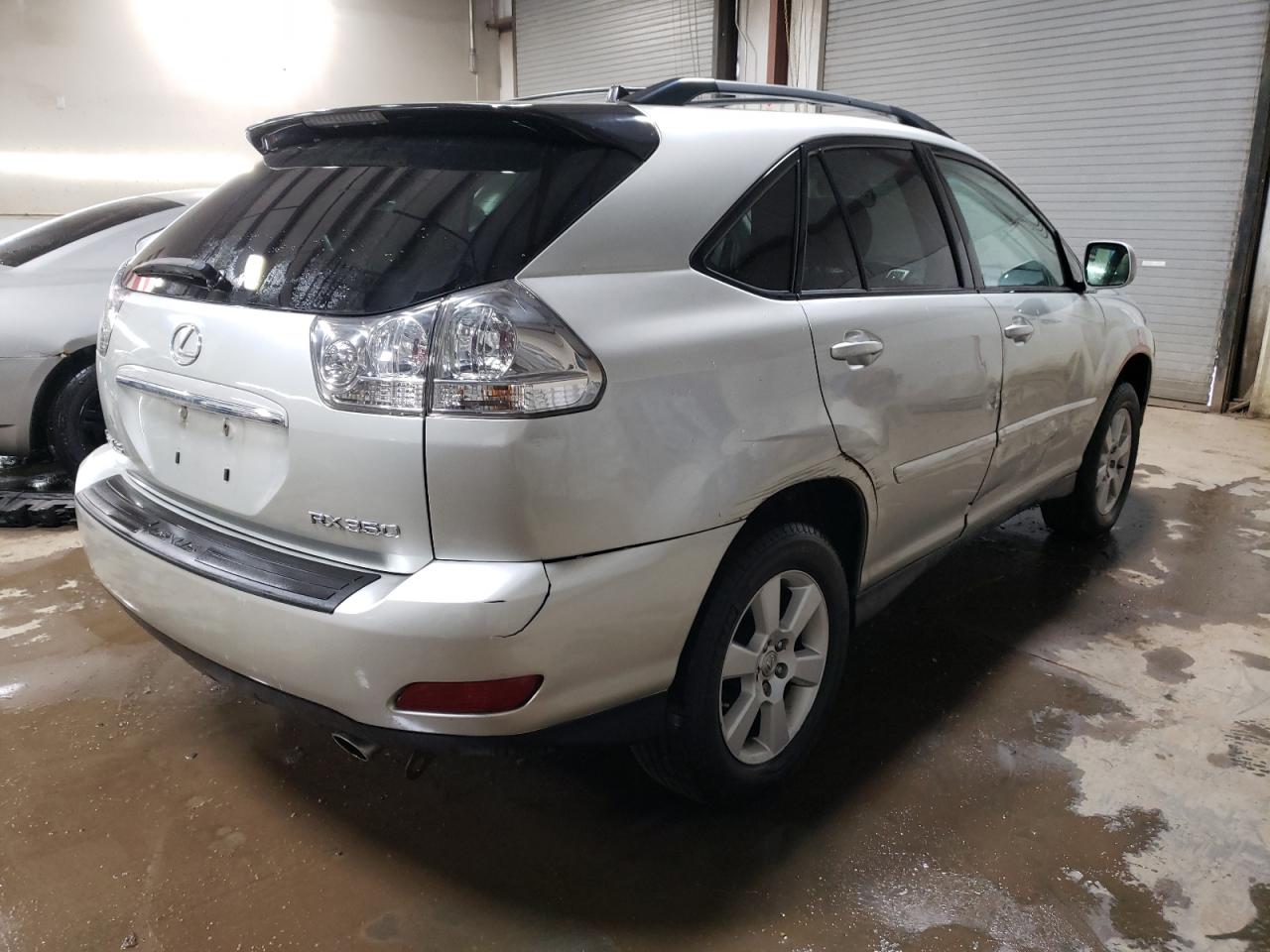 Photo 2 VIN: 2T2HK31U67C006462 - LEXUS RX 