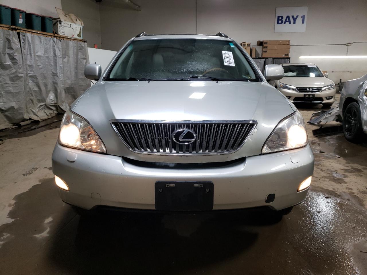 Photo 4 VIN: 2T2HK31U67C006462 - LEXUS RX 