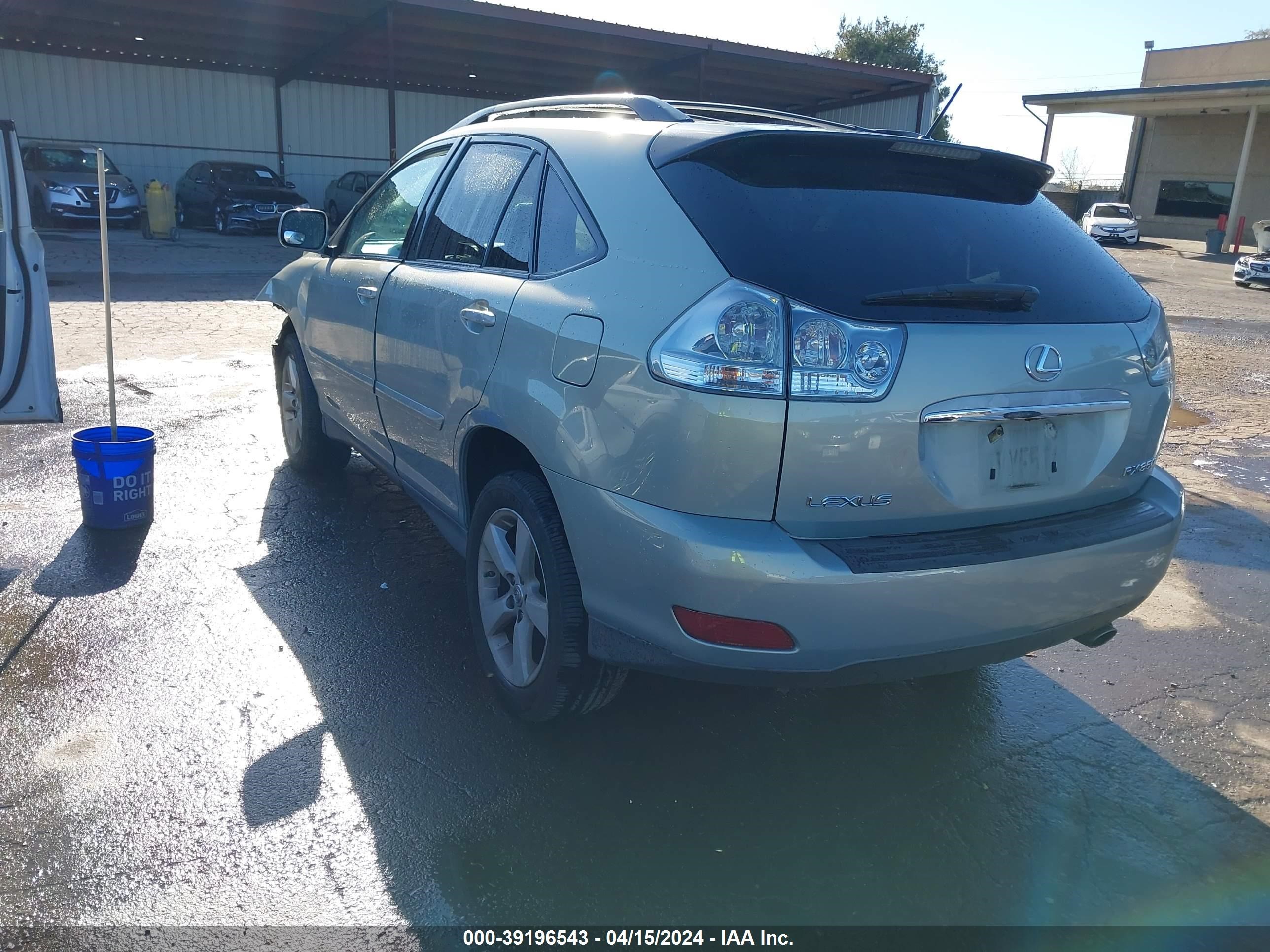 Photo 2 VIN: 2T2HK31U67C019633 - LEXUS RX 